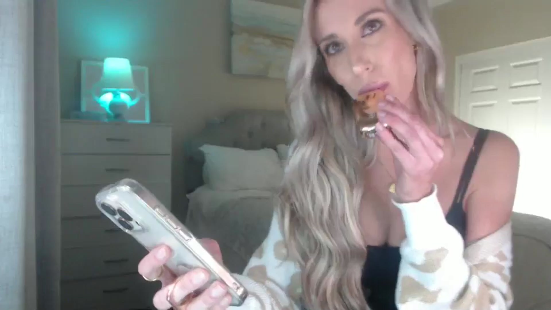 Gallery image thumbnail from Queen_bambii's myfreecams stream on, 02/23/2025, 06:16 image 10 of 20