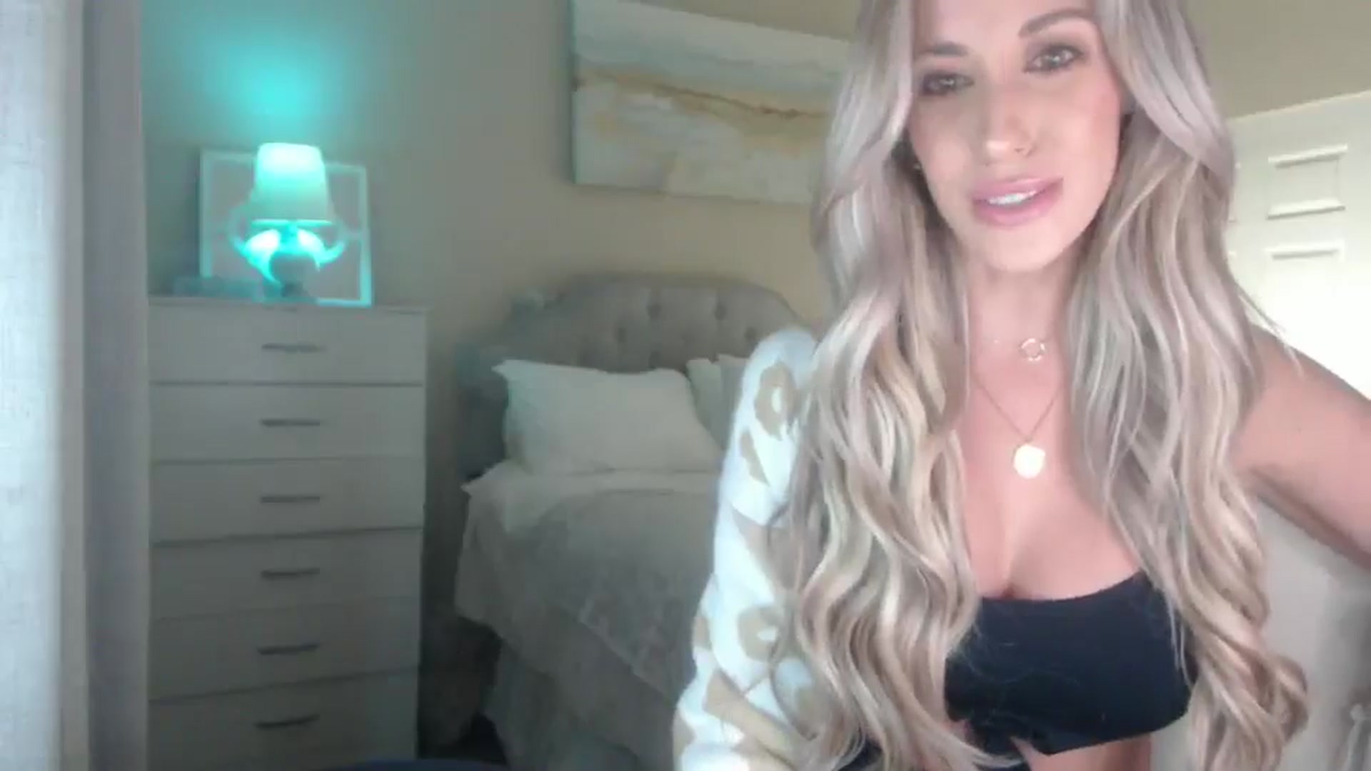 Gallery image thumbnail from Queen_bambii's myfreecams stream on, 02/23/2025, 06:16 image 9 of 20