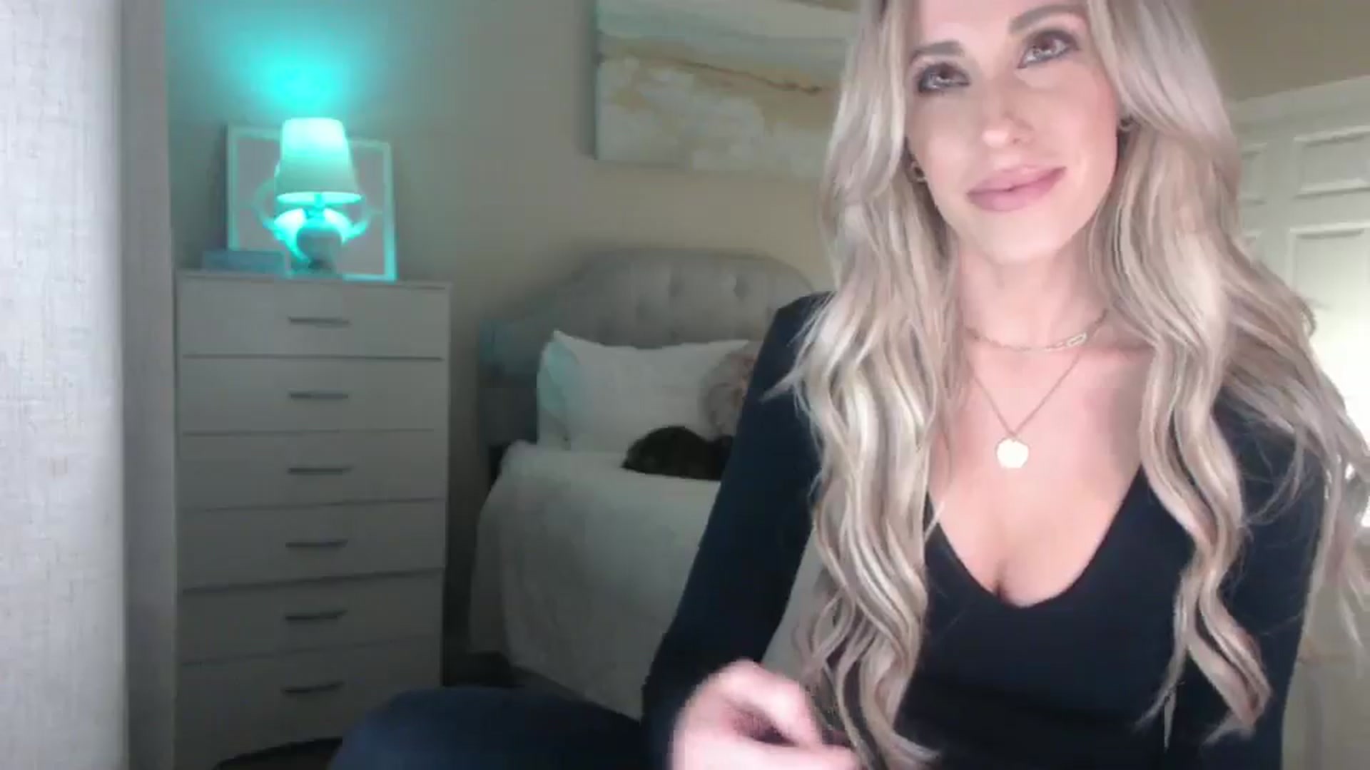 Gallery image thumbnail from Queen_bambii's myfreecams stream on, 02/26/2025, 07:05 image 4 of 20