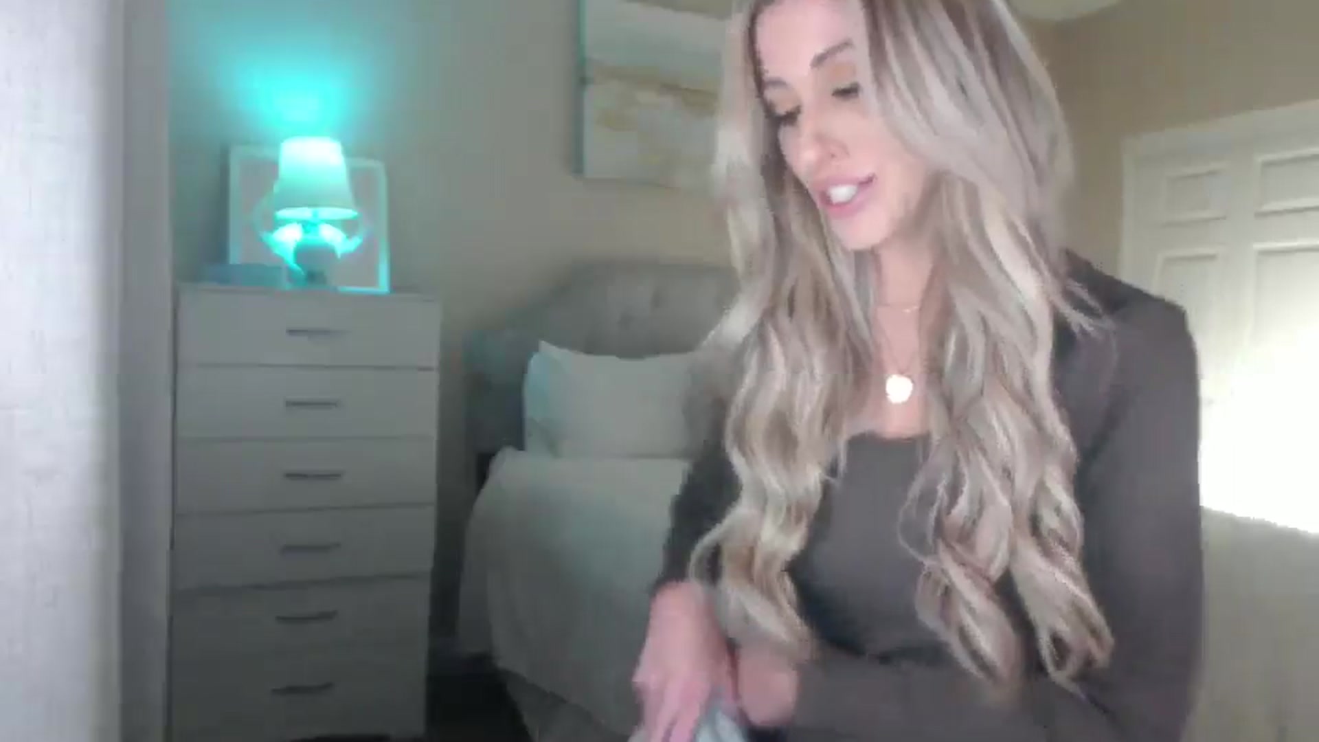 Gallery image thumbnail from Queen_bambii's myfreecams stream on, 02/26/2025, 07:05 image 16 of 20