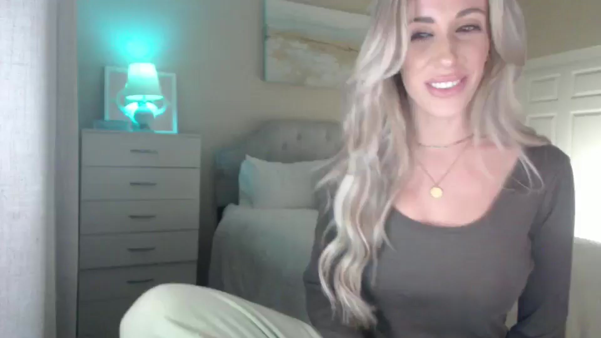 Gallery image thumbnail from Queen_bambii's myfreecams stream on, 02/26/2025, 07:05 image 17 of 20