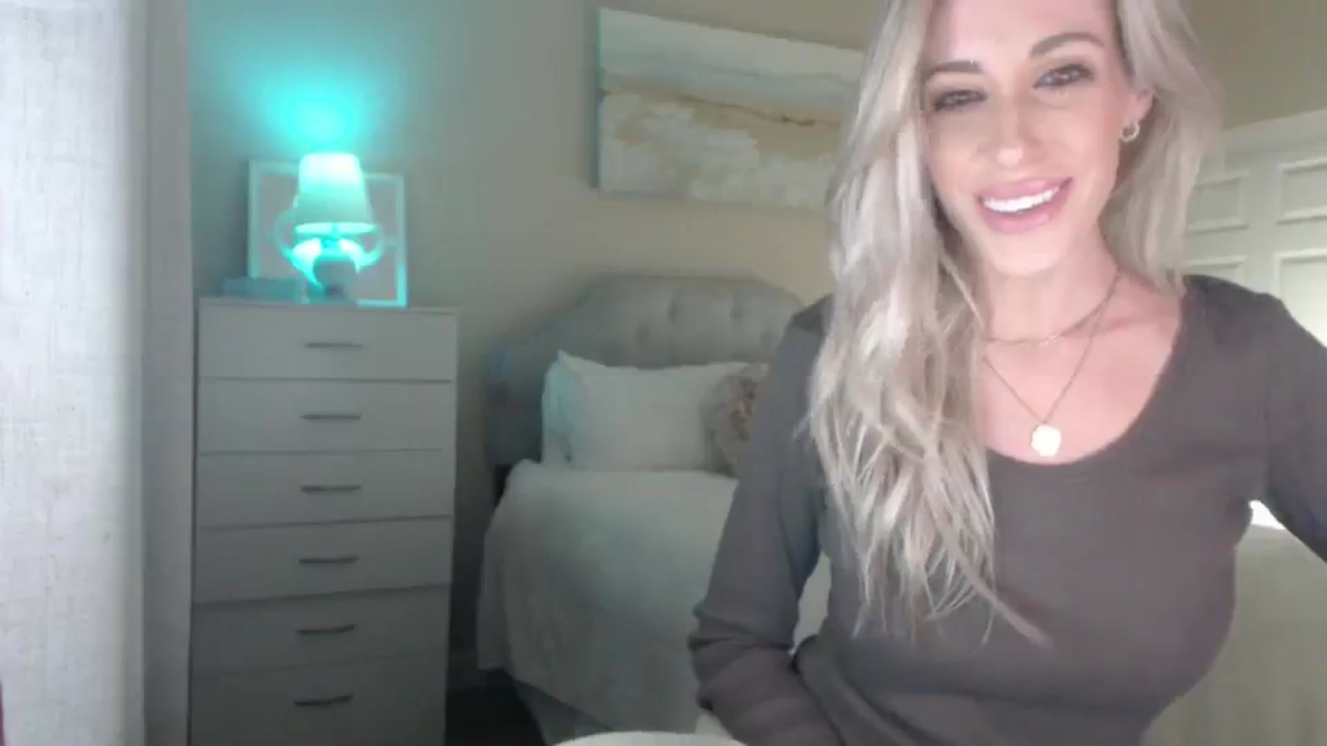 Gallery image thumbnail from Queen_bambii's myfreecams stream on, 02/26/2025, 07:05 image 20 of 20