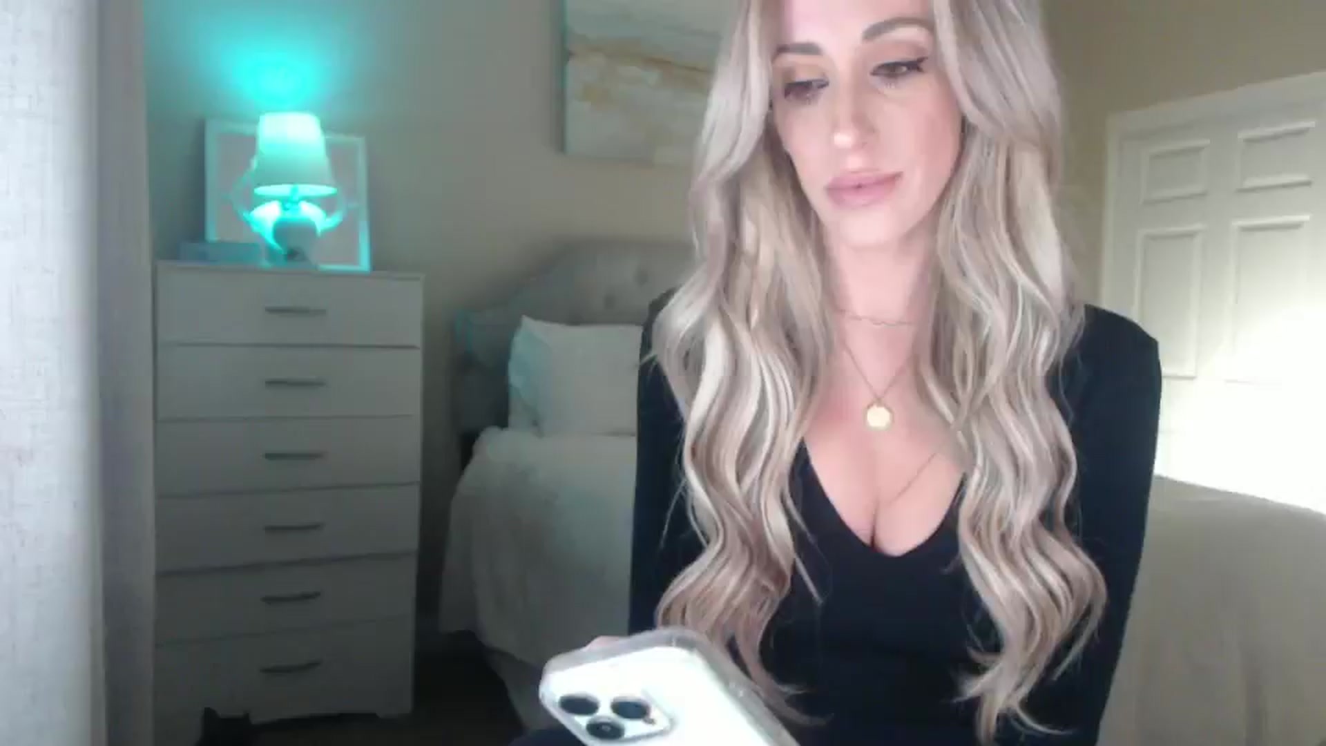 Gallery image thumbnail from Queen_bambii's myfreecams stream on, 02/26/2025, 07:05 image 1 of 20