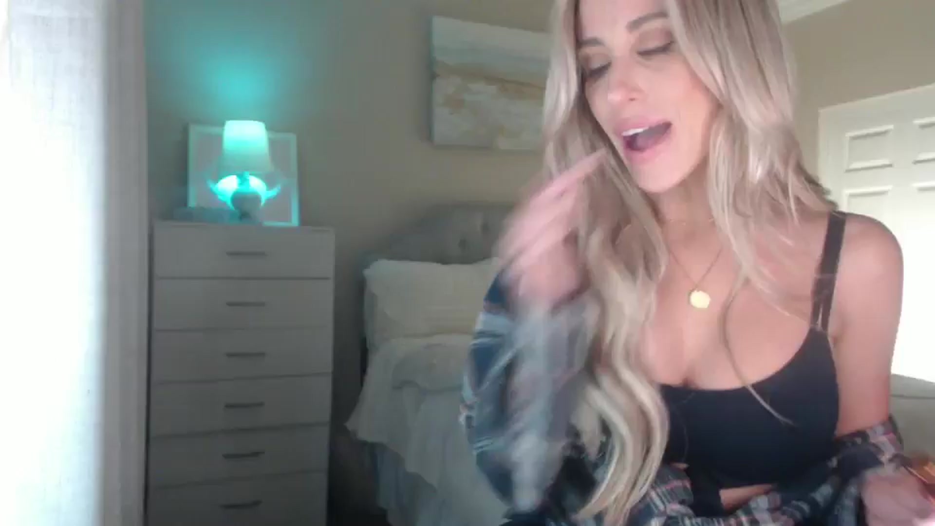 Gallery image thumbnail from Queen_bambii's myfreecams stream on, 03/01/2025, 08:48 image 5 of 20
