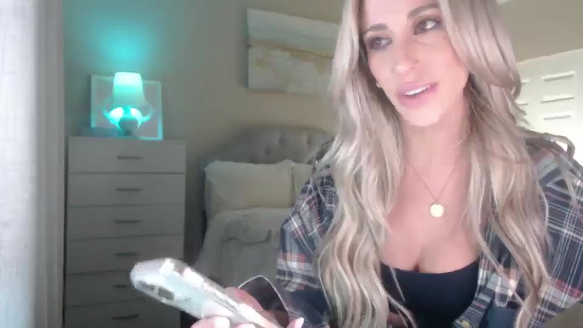 Gallery image thumbnail from Queen_bambii's myfreecams stream on, 03/01/2025, 08:48 image 4 of 20