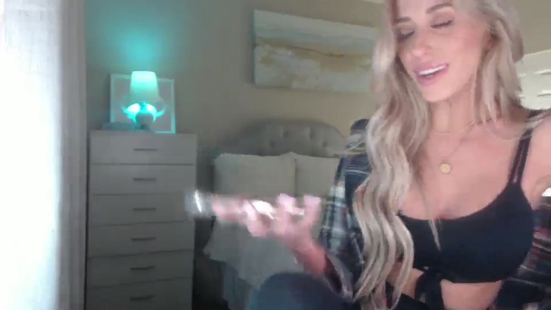 Gallery image thumbnail from Queen_bambii's myfreecams stream on, 03/01/2025, 08:48 image 9 of 20