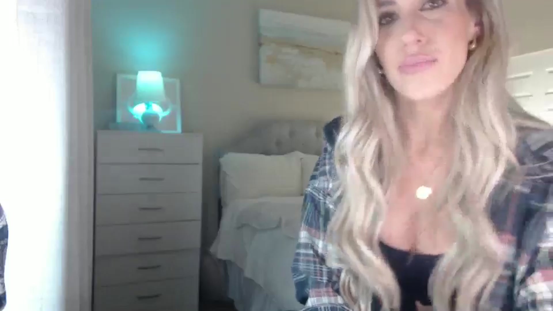 Gallery image thumbnail from Queen_bambii's myfreecams stream on, 03/01/2025, 08:48 image 17 of 20