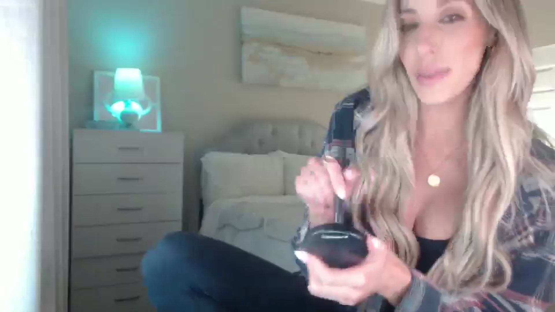 Gallery image thumbnail from Queen_bambii's myfreecams stream on, 03/01/2025, 08:48 image 15 of 20