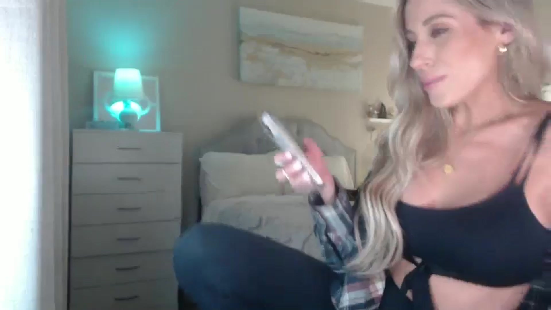 Gallery image thumbnail from Queen_bambii's myfreecams stream on, 03/01/2025, 08:48 image 16 of 20