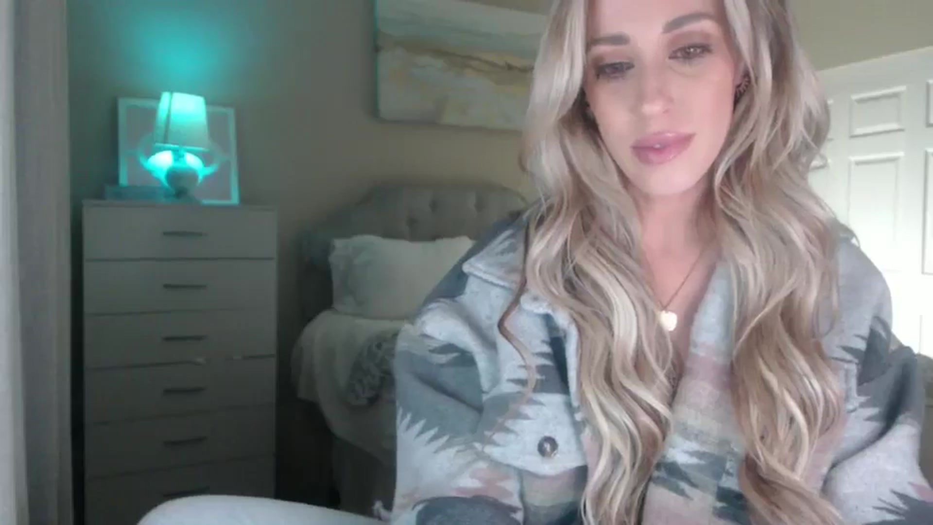 Gallery image thumbnail from Queen_bambii's myfreecams stream on, 03/04/2025, 07:37 image 4 of 20