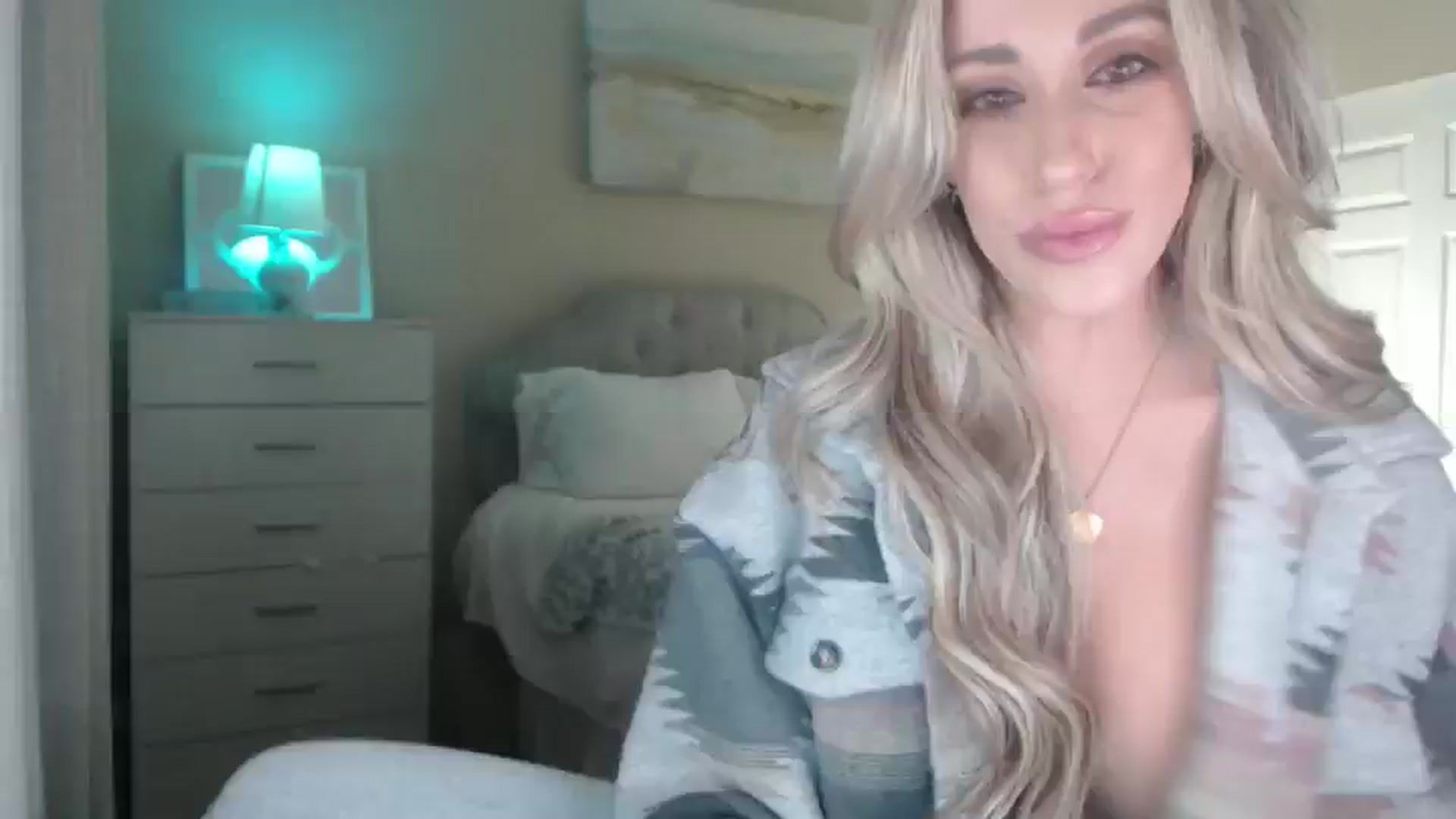 Gallery image thumbnail from Queen_bambii's myfreecams stream on, 03/04/2025, 07:37 image 2 of 20