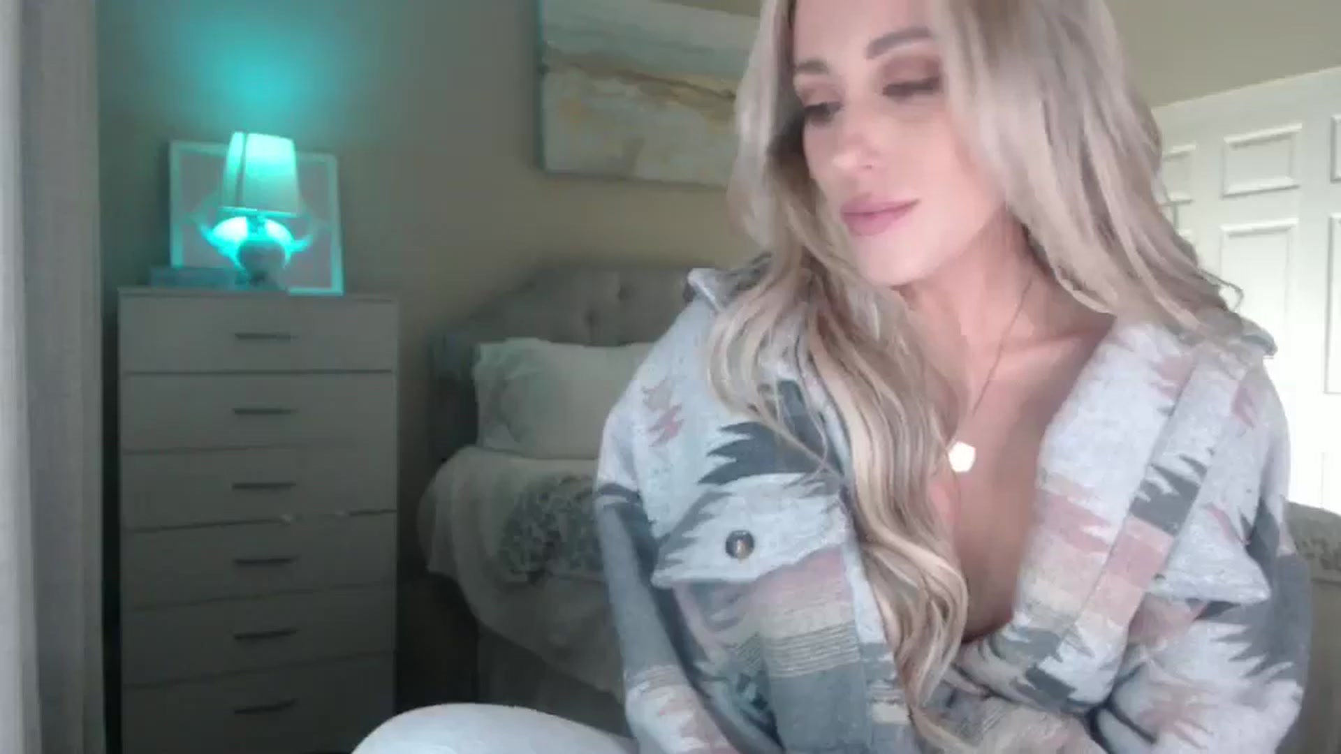 Gallery image thumbnail from Queen_bambii's myfreecams stream on, 03/04/2025, 07:37 image 5 of 20