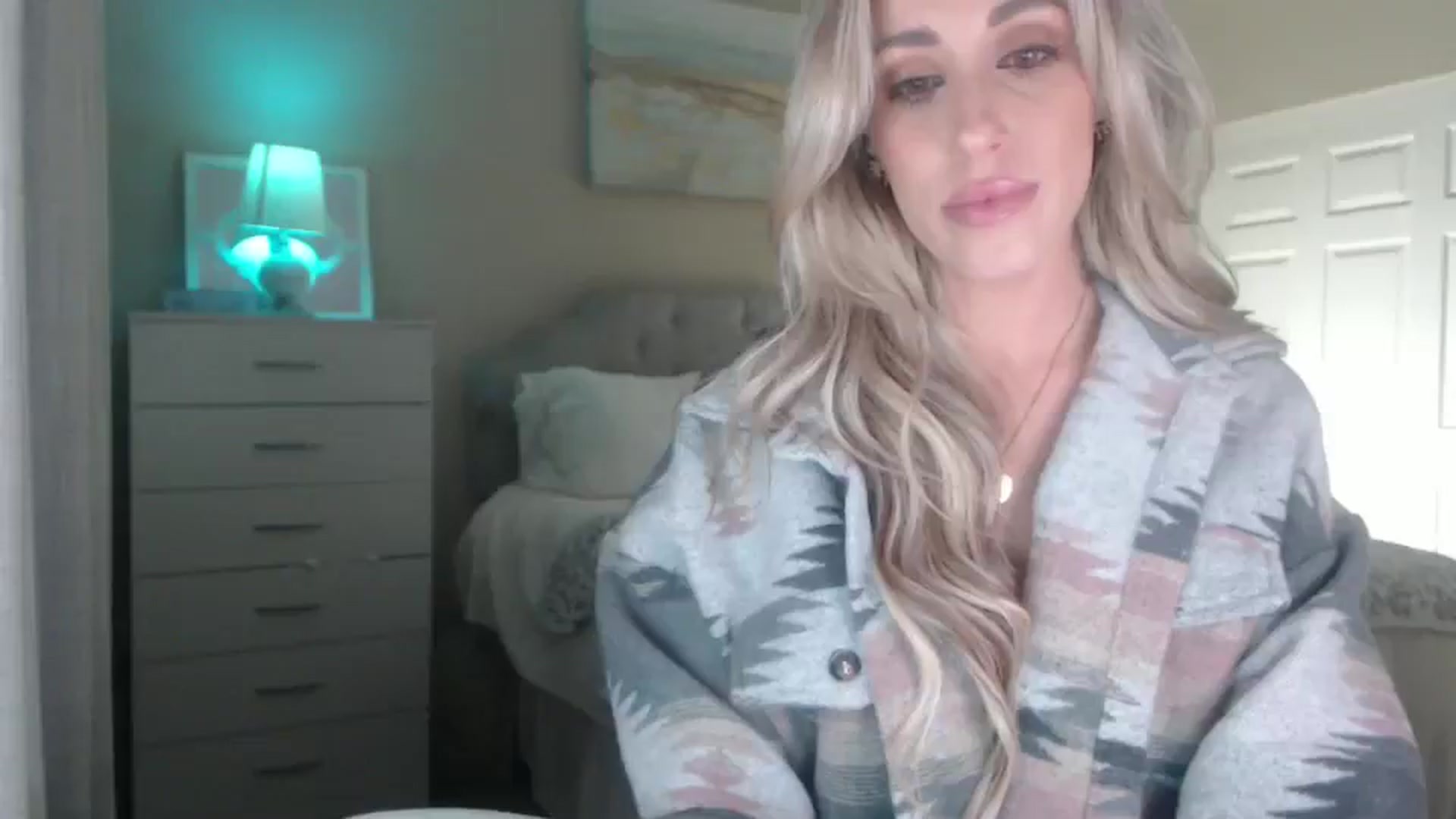 Gallery image thumbnail from Queen_bambii's myfreecams stream on, 03/04/2025, 07:37 image 3 of 20