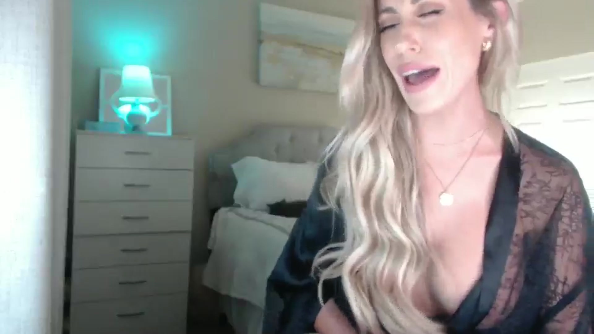 Gallery image thumbnail from Queen_bambii's myfreecams stream on, 03/08/2025, 06:57 image 8 of 20