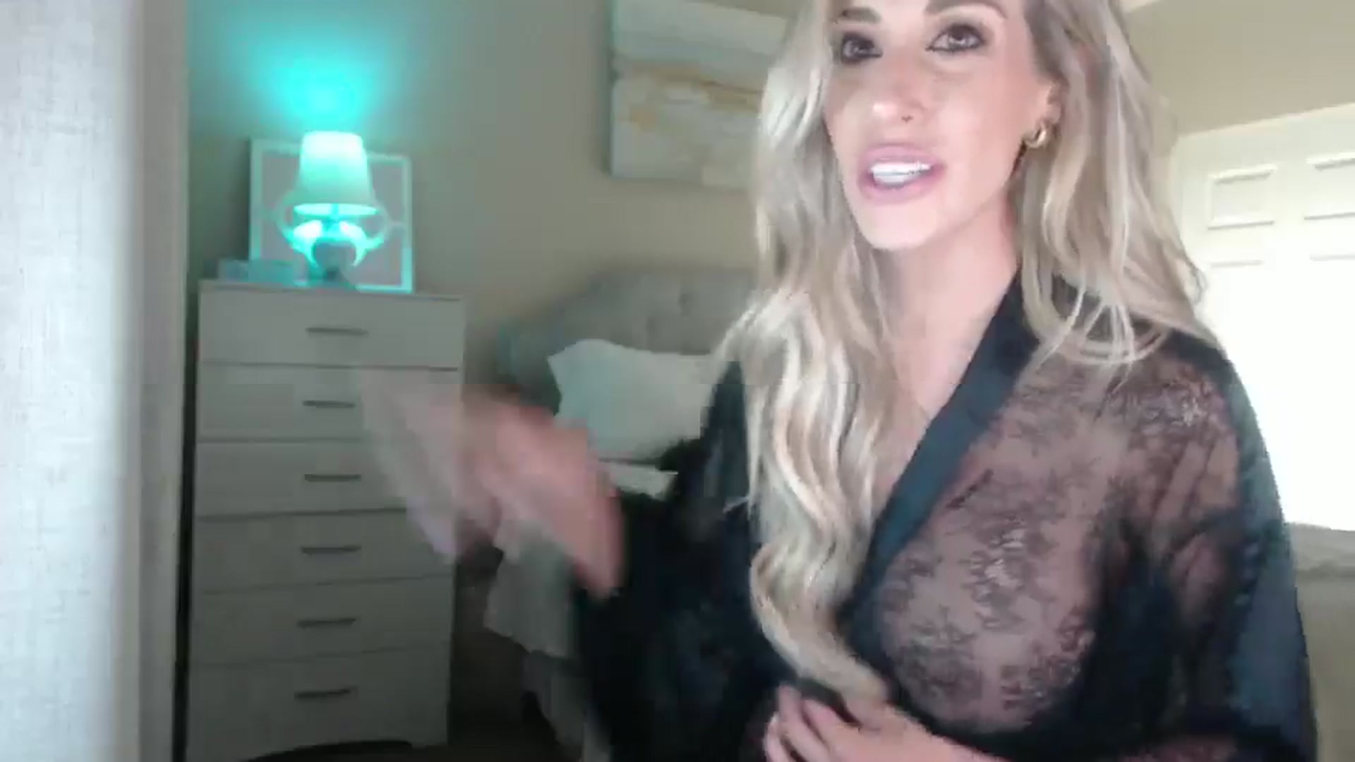Gallery image thumbnail from Queen_bambii's myfreecams stream on, 03/08/2025, 08:57 image 18 of 20