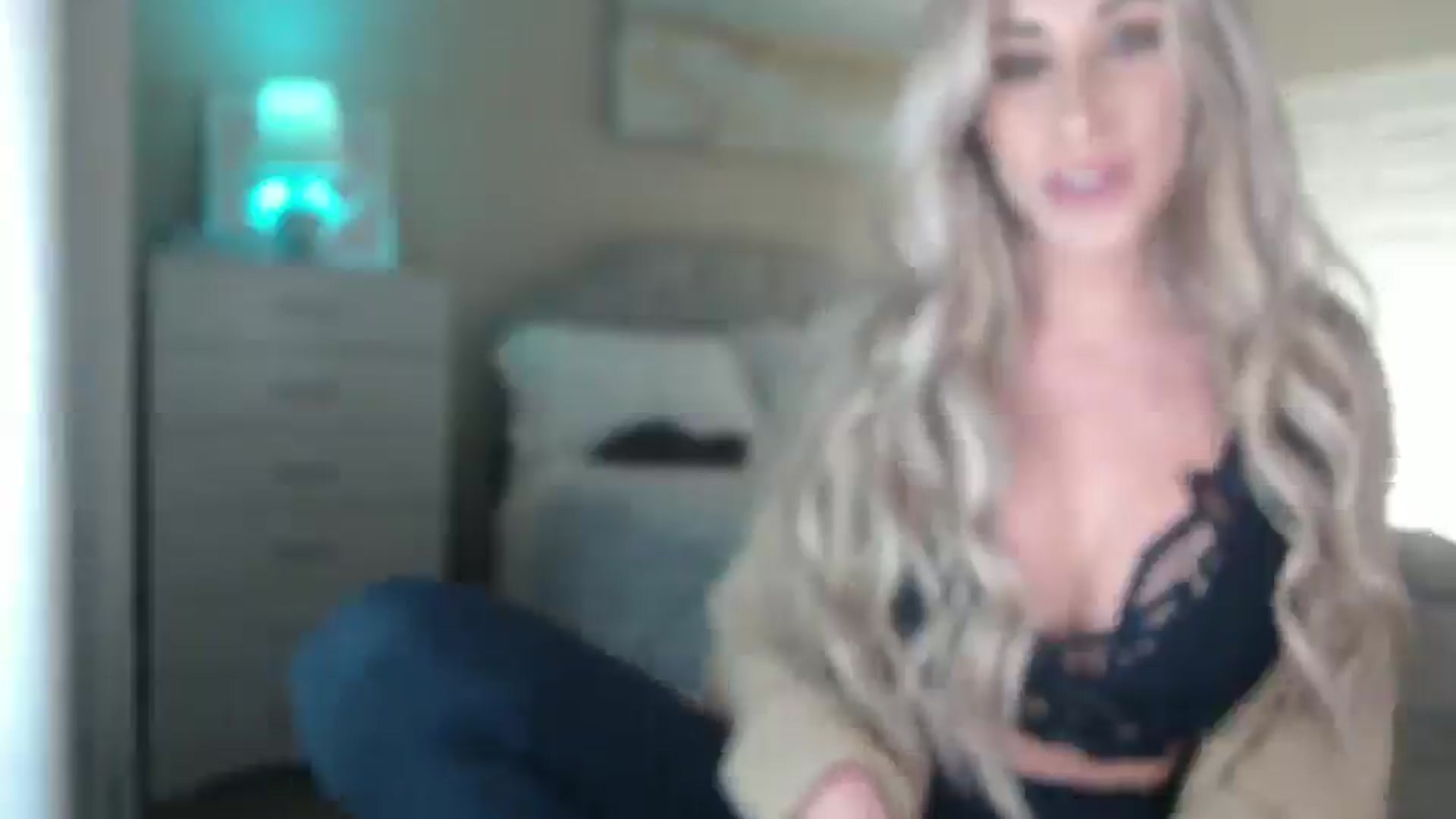 Gallery image thumbnail from Queen_bambii's myfreecams stream on, 03/11/2025, 05:24 image 10 of 20