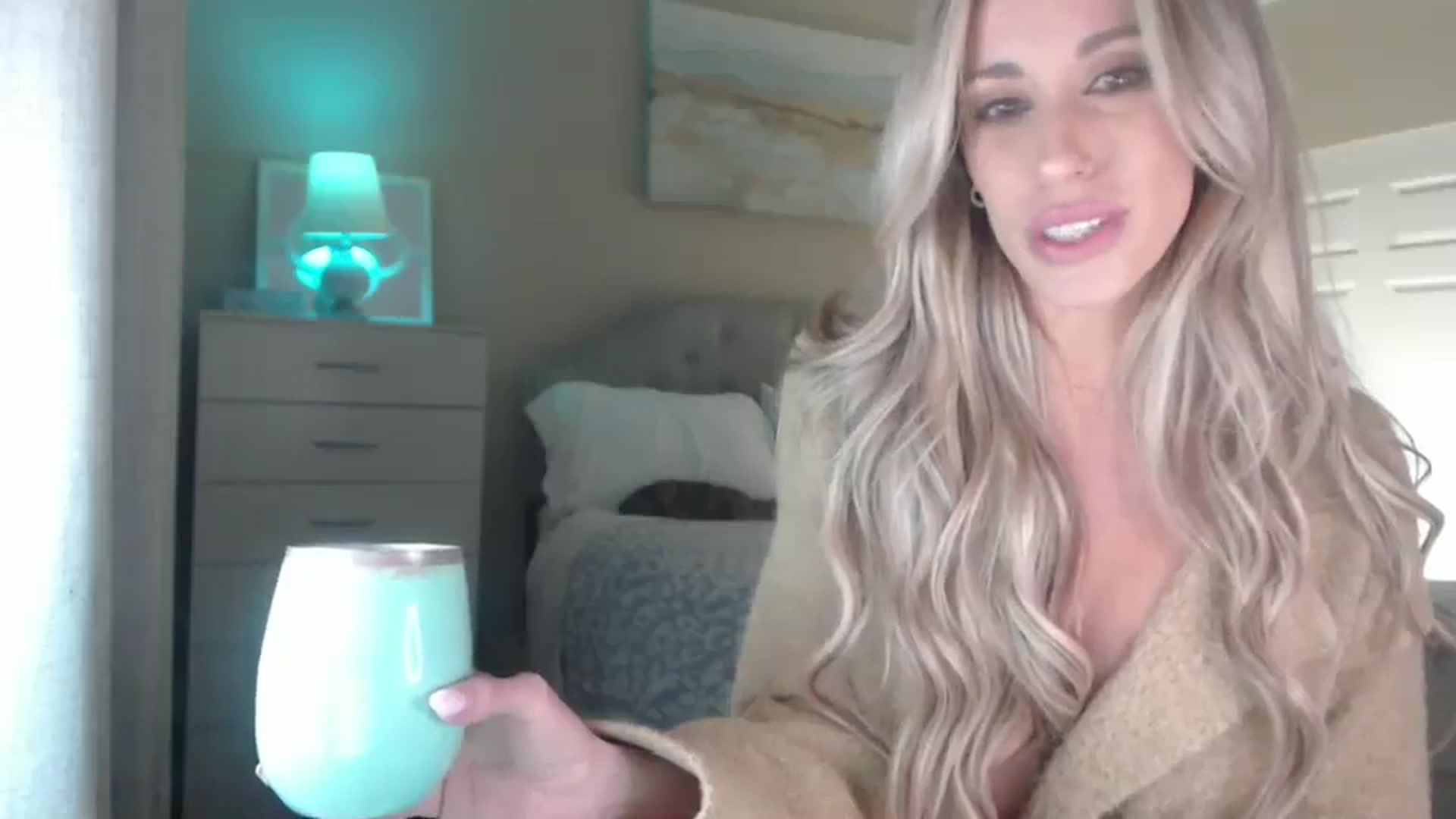 Gallery image thumbnail from Queen_bambii's myfreecams stream on, 03/11/2025, 05:24 image 17 of 20