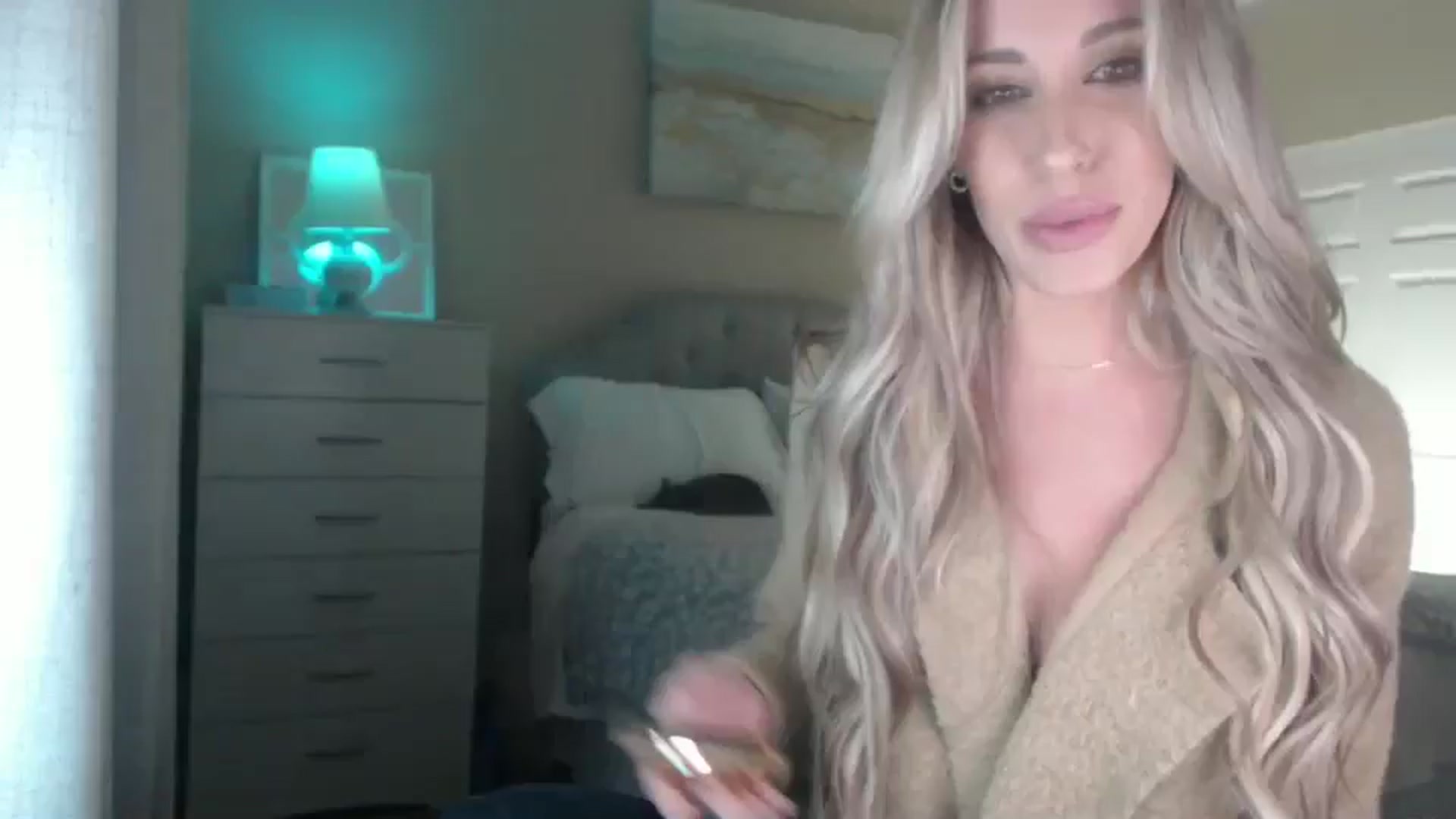Gallery image thumbnail from Queen_bambii's myfreecams stream on, 03/11/2025, 05:57 image 8 of 20