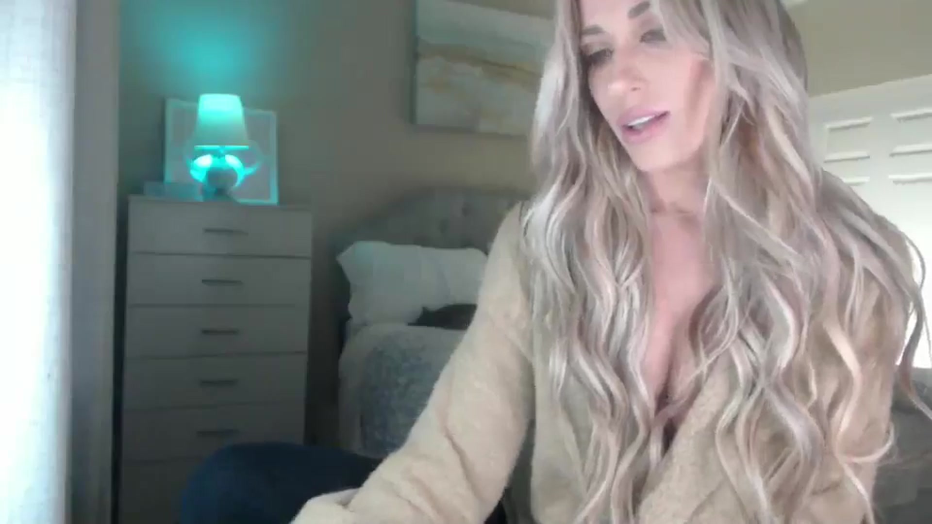 Gallery image thumbnail from Queen_bambii's myfreecams stream on, 03/11/2025, 05:57 image 10 of 20