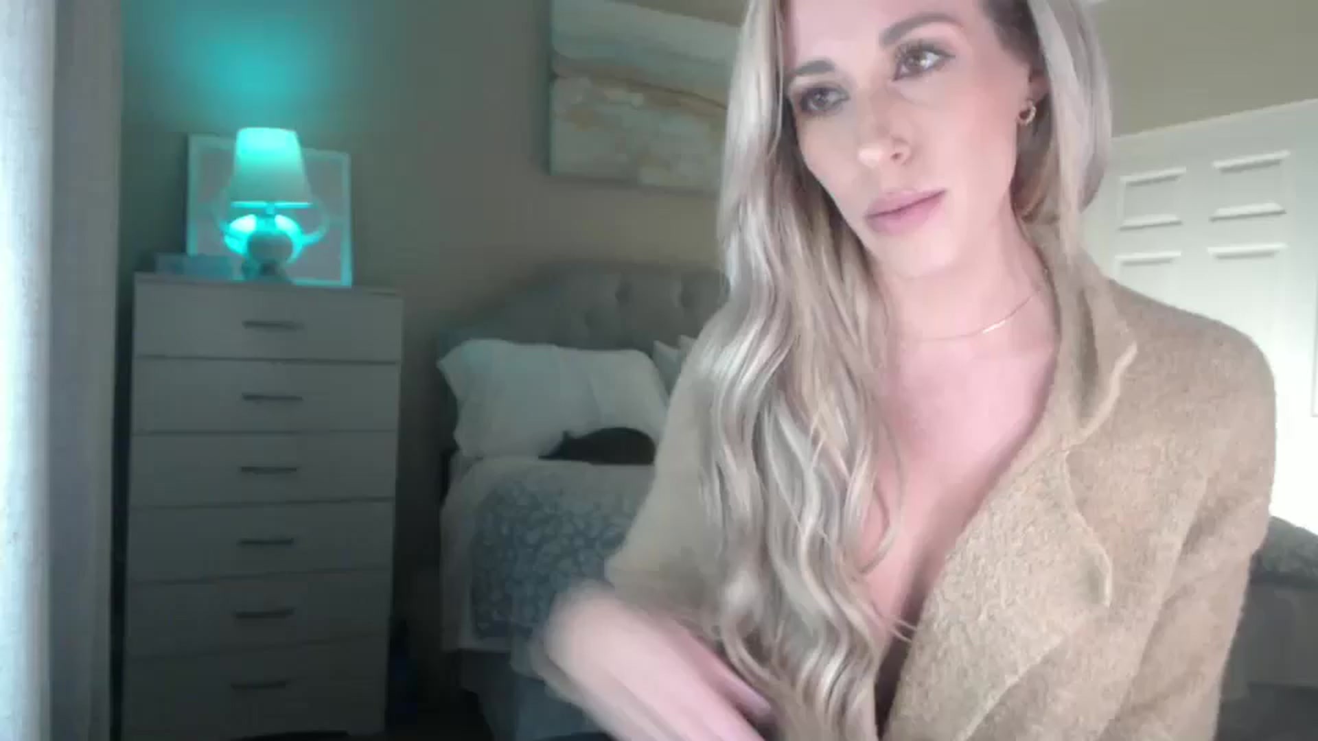 Gallery image thumbnail from Queen_bambii's myfreecams stream on, 03/11/2025, 05:57 image 4 of 20