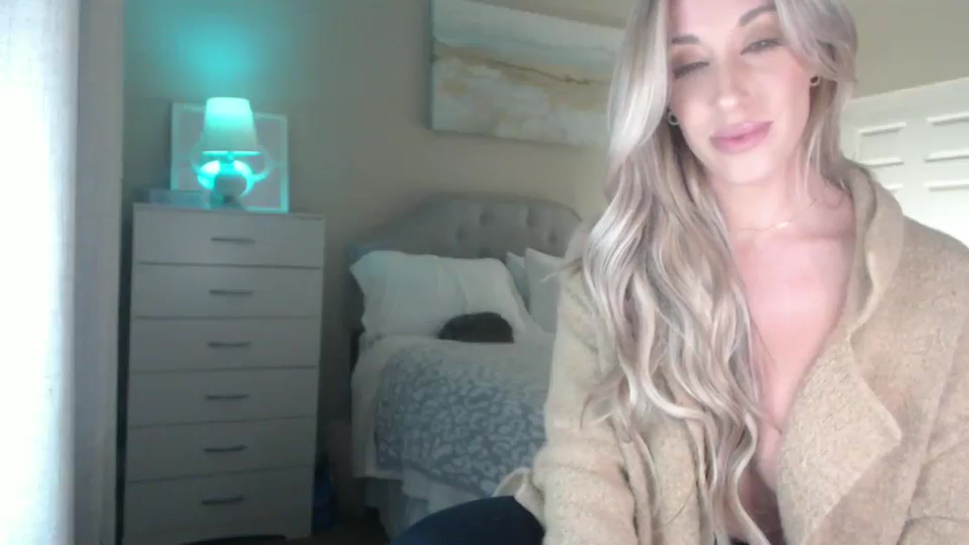 Gallery image thumbnail from Queen_bambii's myfreecams stream on, 03/11/2025, 05:57 image 11 of 20