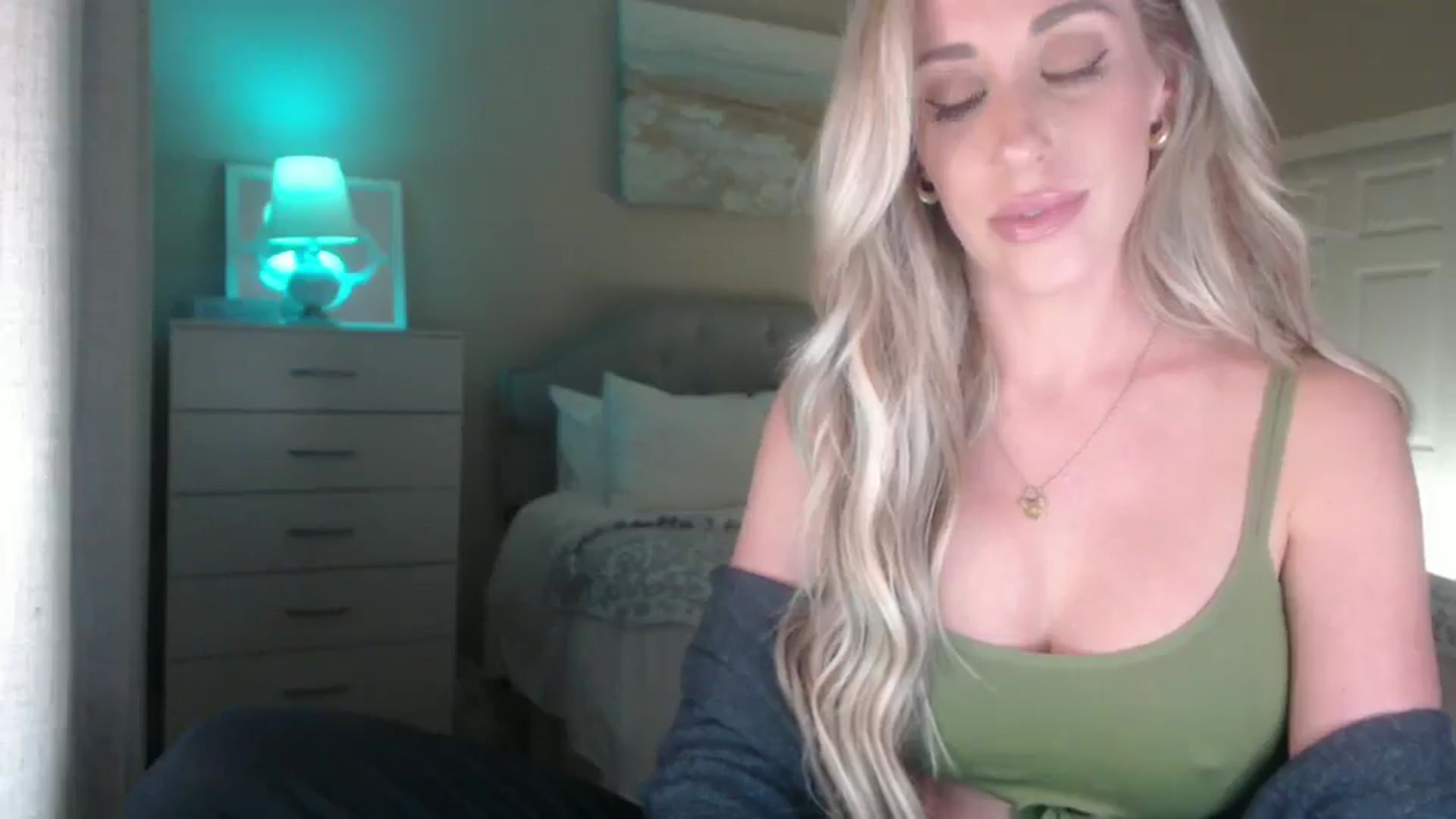 Gallery image thumbnail from Queen_bambii's myfreecams stream on, 03/18/2025, 06:43 image 9 of 20