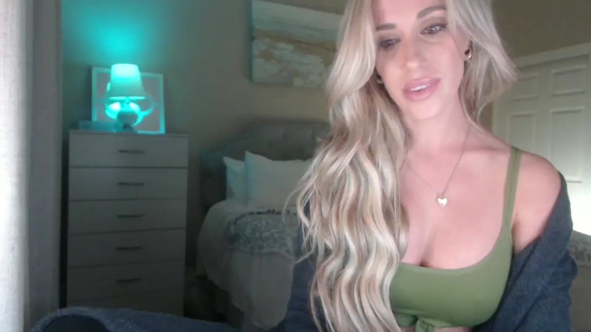 Gallery image thumbnail from Queen_bambii's myfreecams stream on, 03/18/2025, 06:43 image 5 of 20