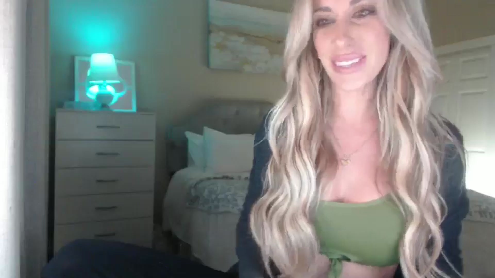 Gallery image thumbnail from Queen_bambii's myfreecams stream on, 03/18/2025, 06:43 image 19 of 20