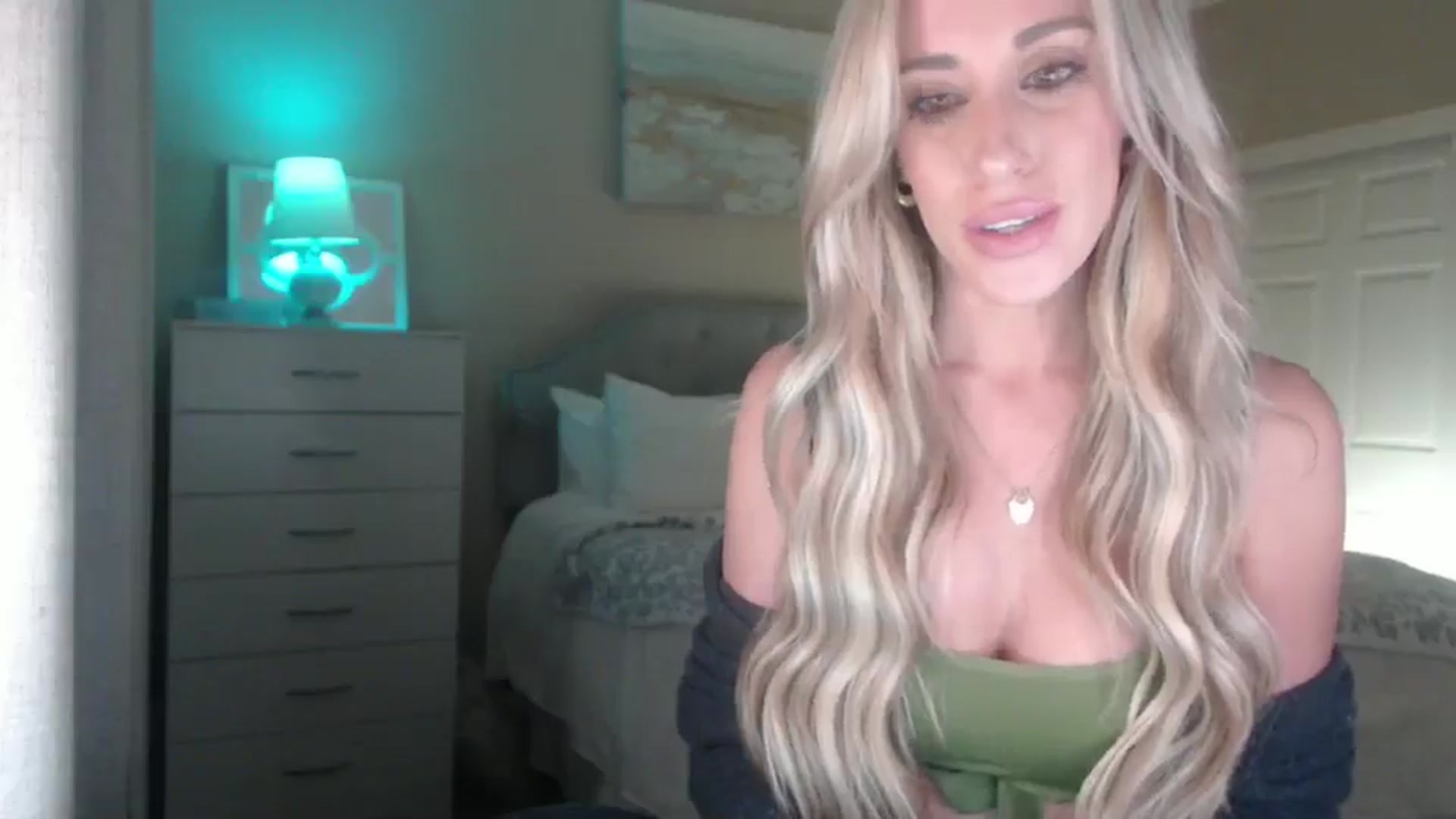Gallery image thumbnail from Queen_bambii's myfreecams stream on, 03/18/2025, 06:43 image 4 of 20