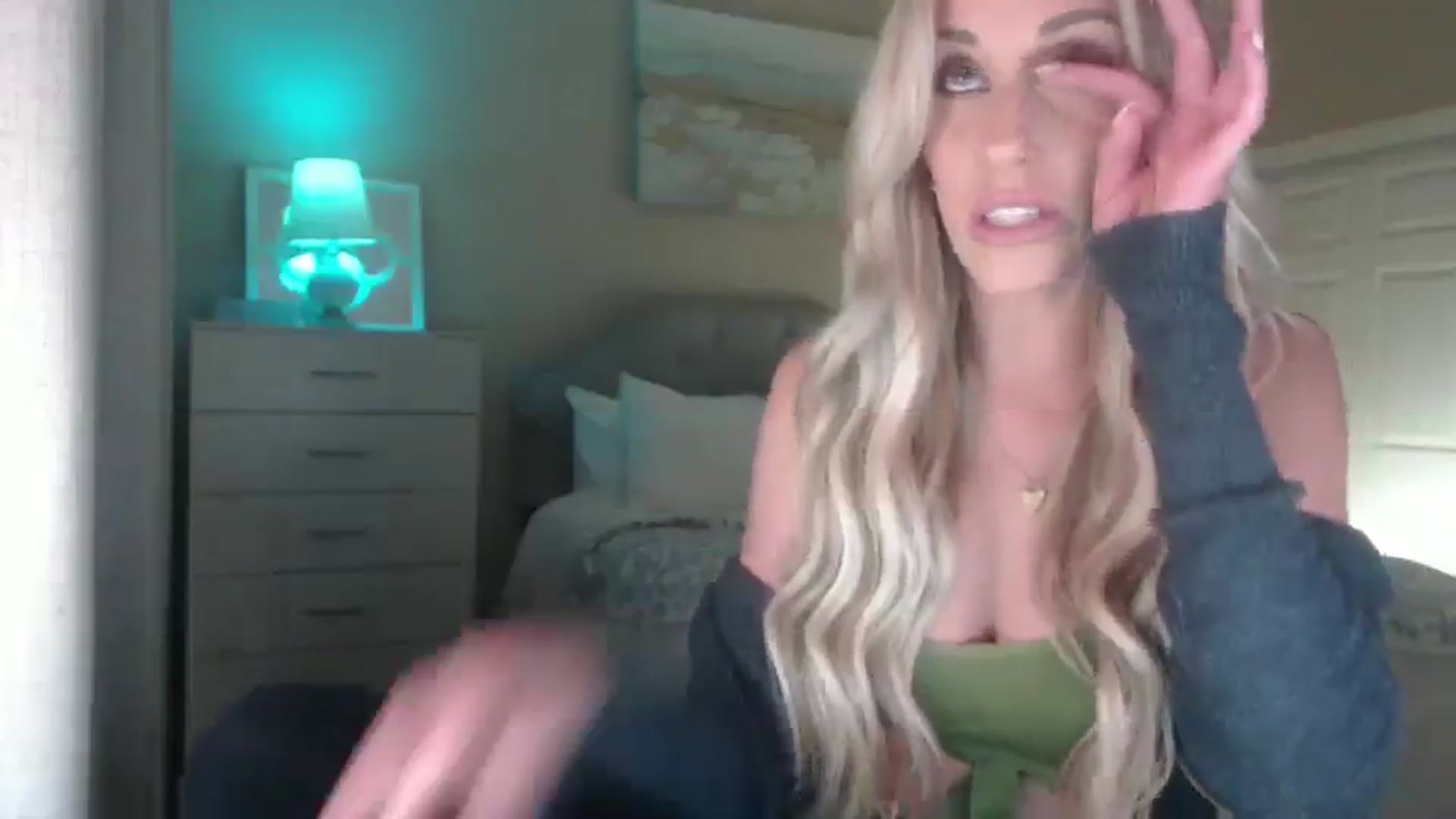 Gallery image thumbnail from Queen_bambii's myfreecams stream on, 03/18/2025, 06:43 image 13 of 20