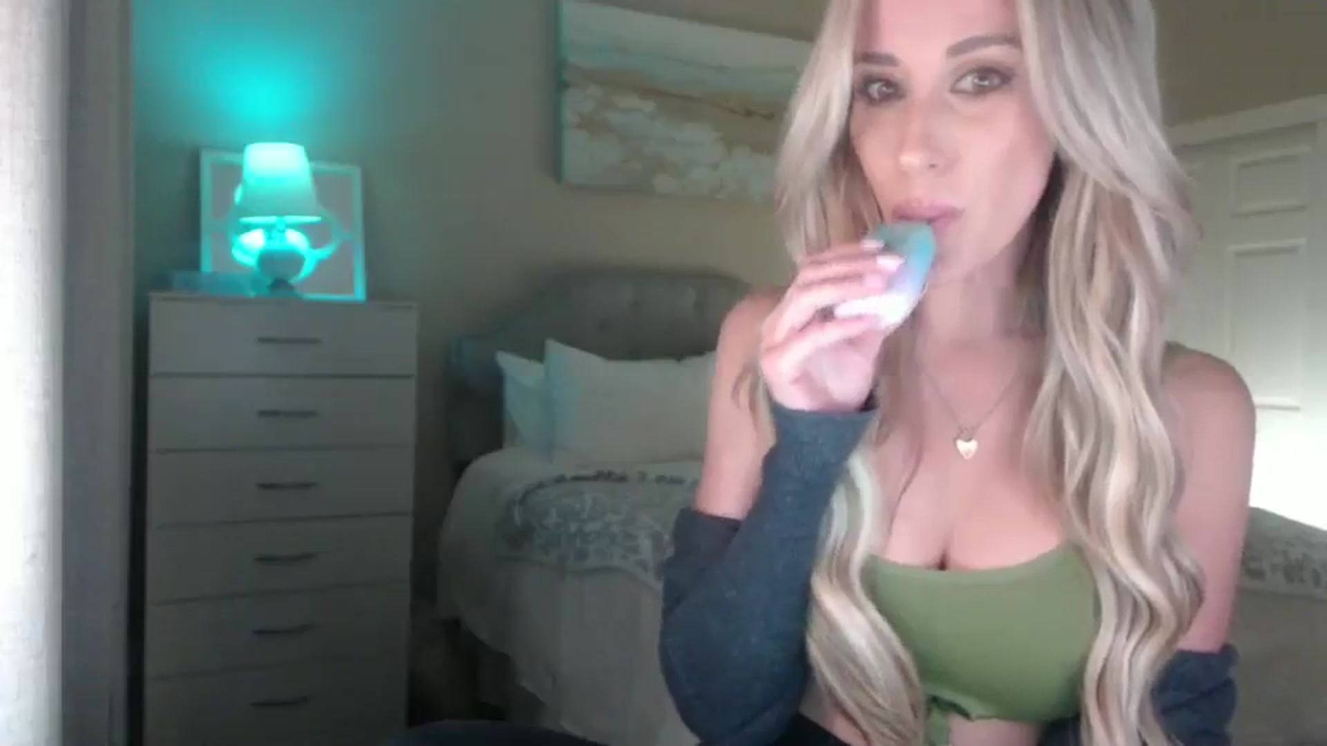 Gallery image thumbnail from Queen_bambii's myfreecams stream on, 03/18/2025, 06:43 image 17 of 20