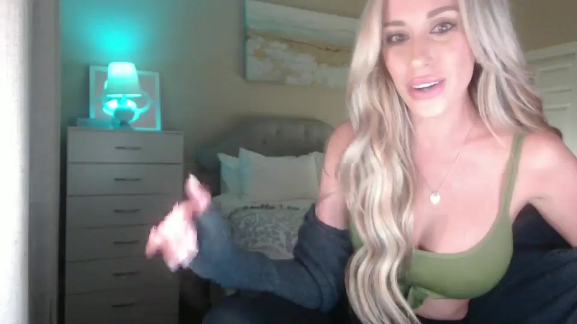Gallery image thumbnail from Queen_bambii's myfreecams stream on, 03/18/2025, 06:43 image 3 of 20