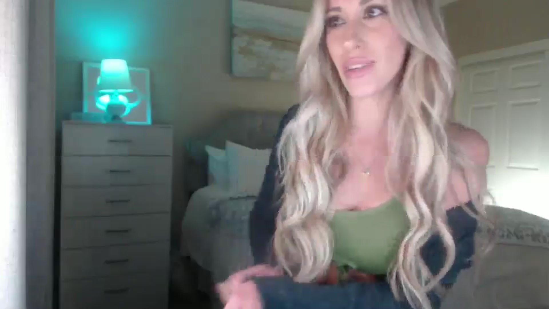 Gallery image thumbnail from Queen_bambii's myfreecams stream on, 03/18/2025, 06:43 image 18 of 20