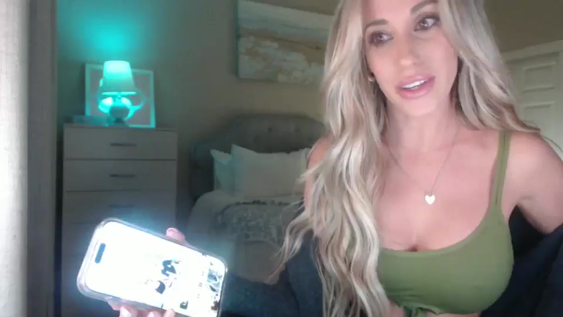 Gallery image thumbnail from Queen_bambii's myfreecams stream on, 03/18/2025, 06:43 image 16 of 20