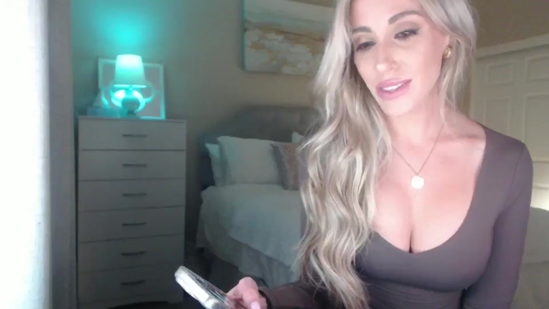 Gallery image thumbnail from Queen_bambii's myfreecams stream on, 03/21/2025, 07:25 image 10 of 20