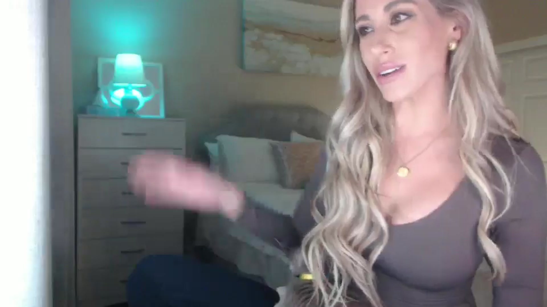 Gallery image thumbnail from Queen_bambii's myfreecams stream on, 03/21/2025, 07:25 image 13 of 20