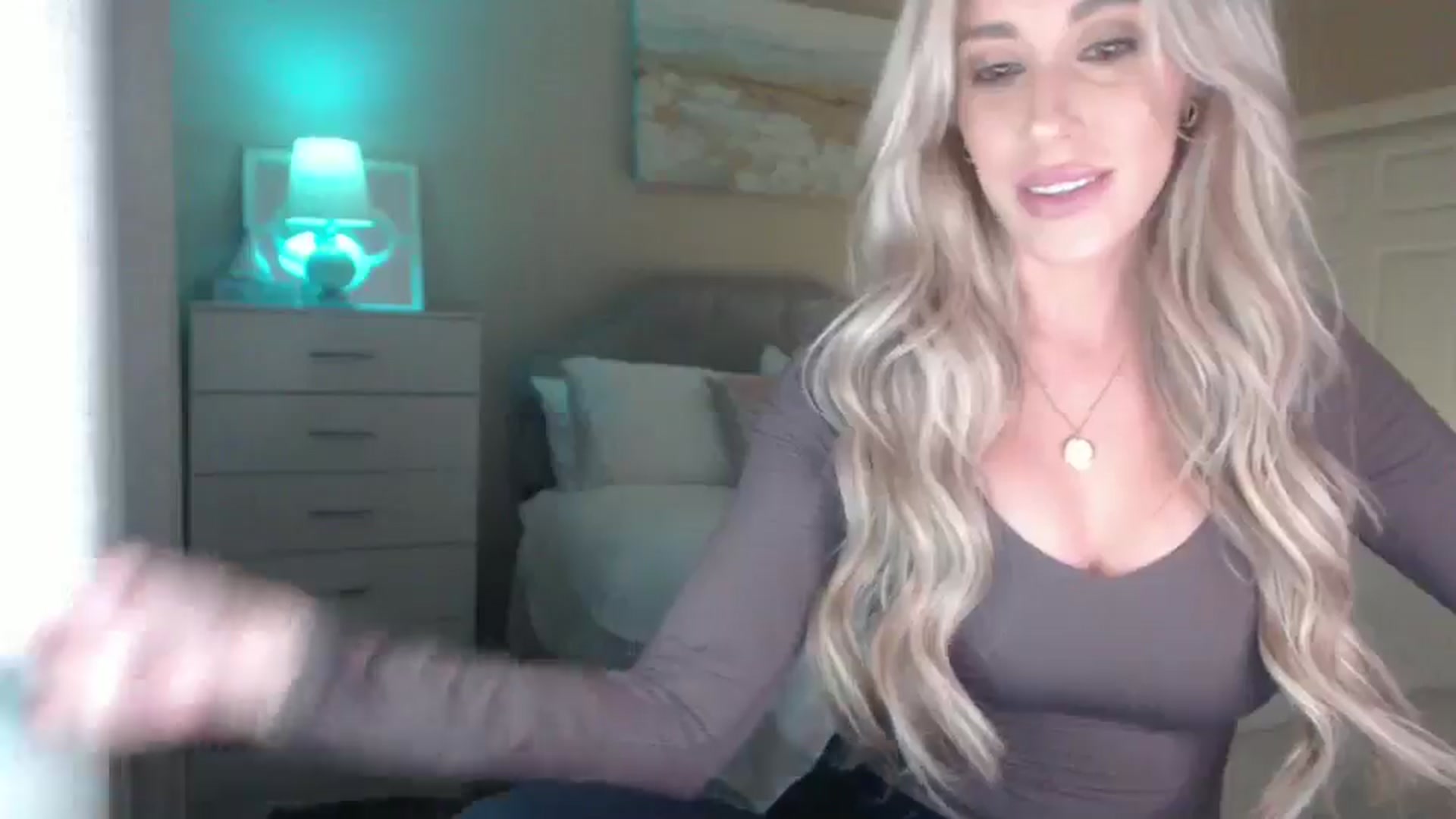 Gallery image thumbnail from Queen_bambii's myfreecams stream on, 03/21/2025, 07:25 image 3 of 20