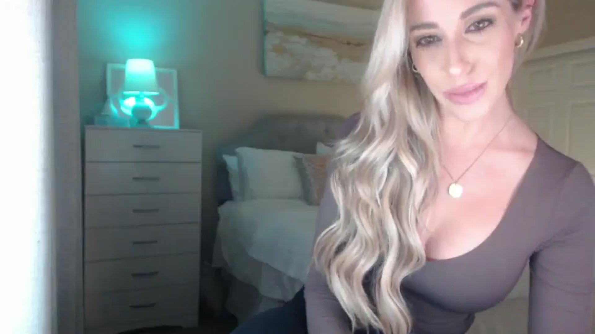Gallery image thumbnail from Queen_bambii's myfreecams stream on, 03/21/2025, 07:25 image 11 of 20