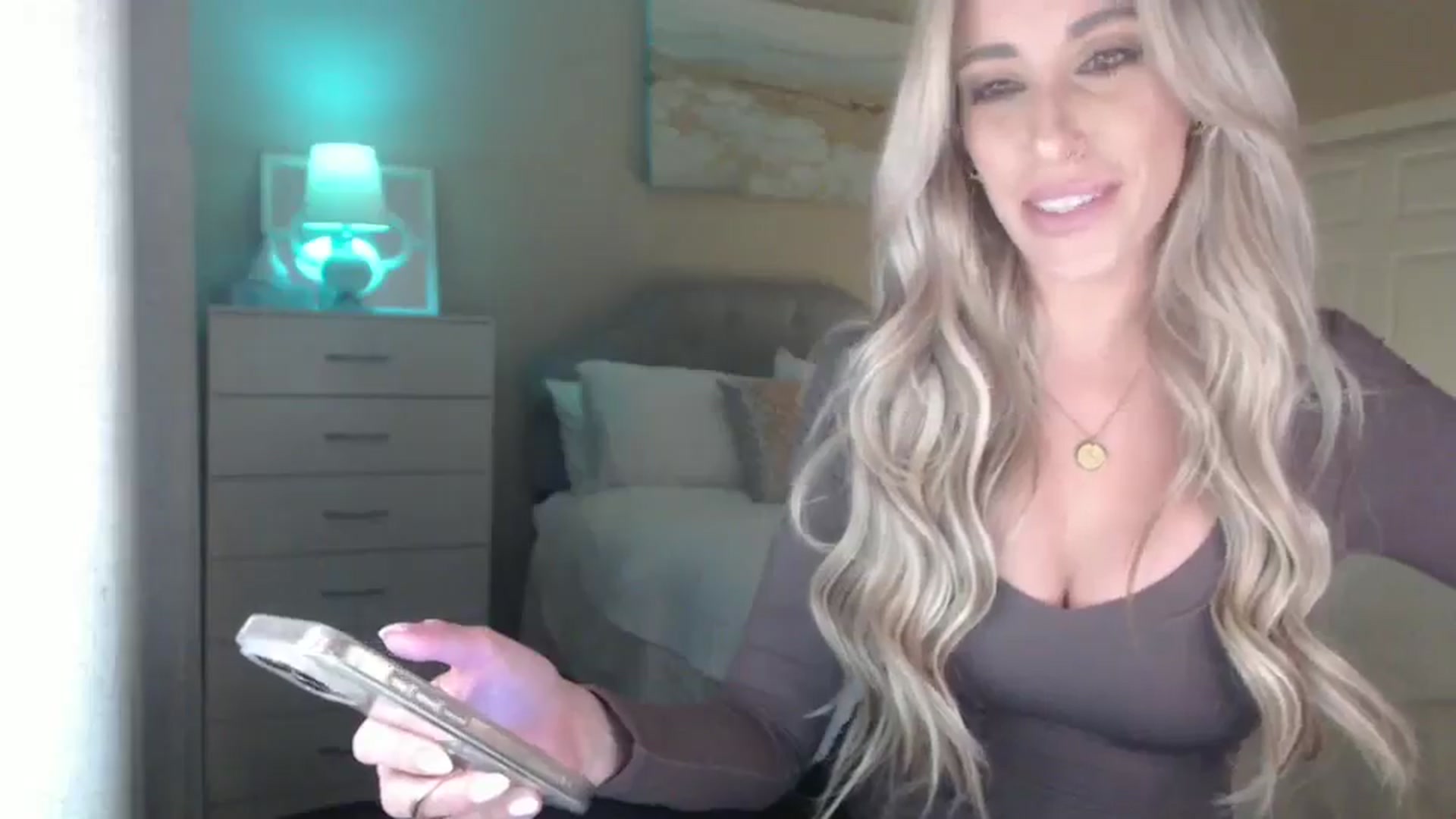 Gallery image thumbnail from Queen_bambii's myfreecams stream on, 03/21/2025, 07:25 image 14 of 20