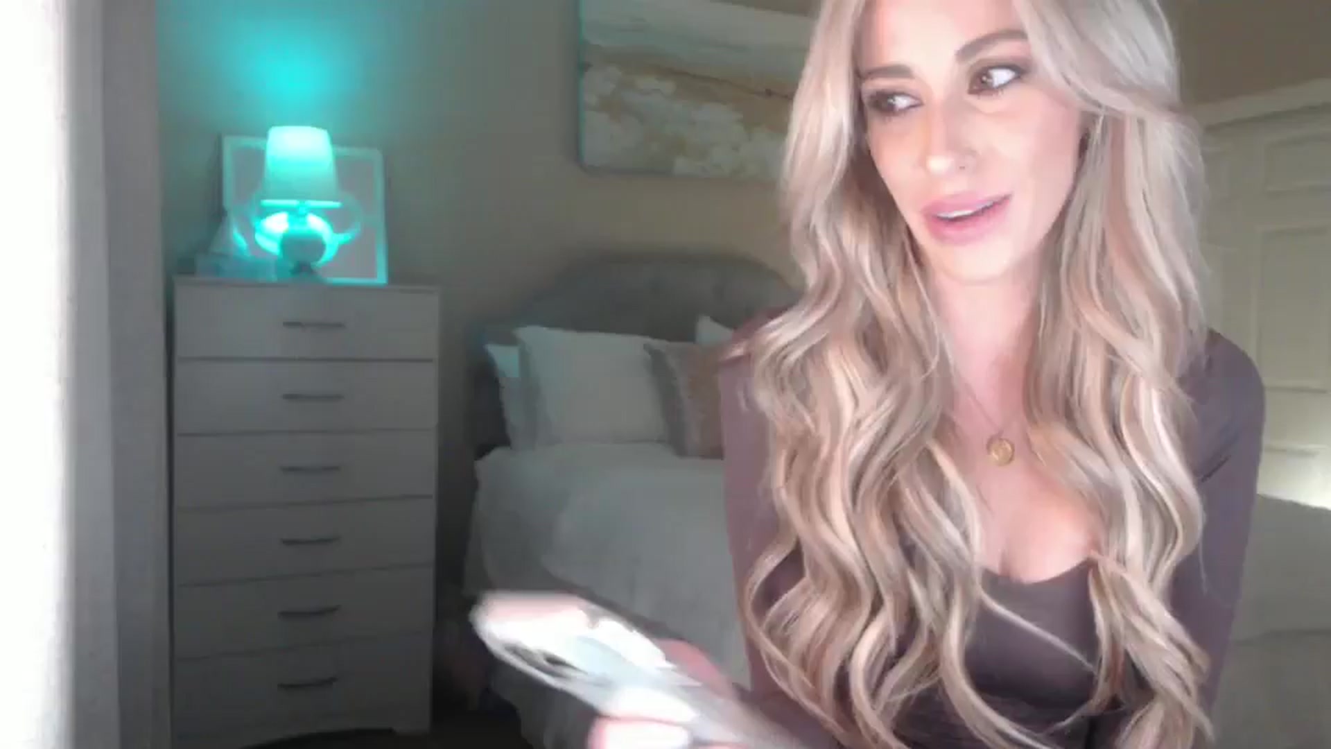 Gallery image thumbnail from Queen_bambii's myfreecams stream on, 03/21/2025, 07:25 image 1 of 20