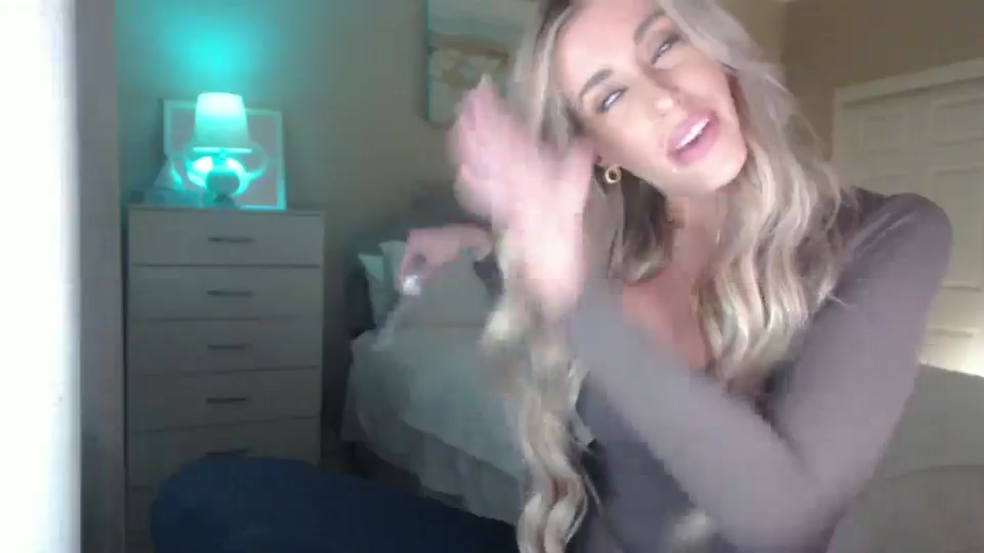 Gallery image thumbnail from Queen_bambii's myfreecams stream on, 03/21/2025, 07:25 image 4 of 20