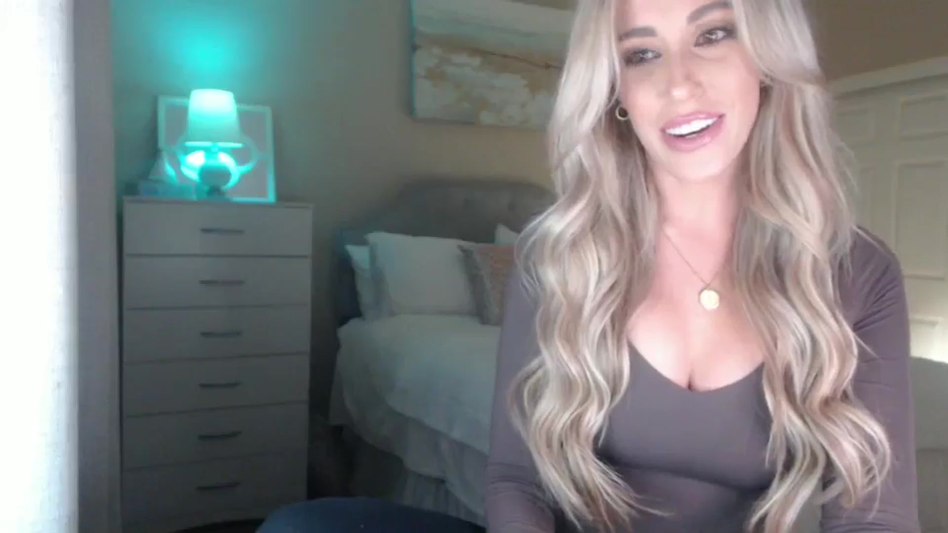 Gallery image thumbnail from Queen_bambii's myfreecams stream on, 03/21/2025, 07:25 image 5 of 20