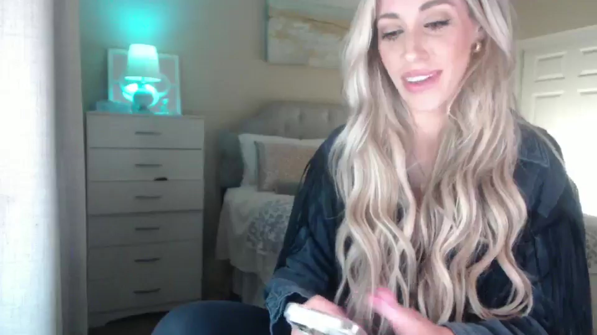 Gallery image thumbnail from Queen_bambii's myfreecams stream on, 03/25/2025, 06:36 image 10 of 20