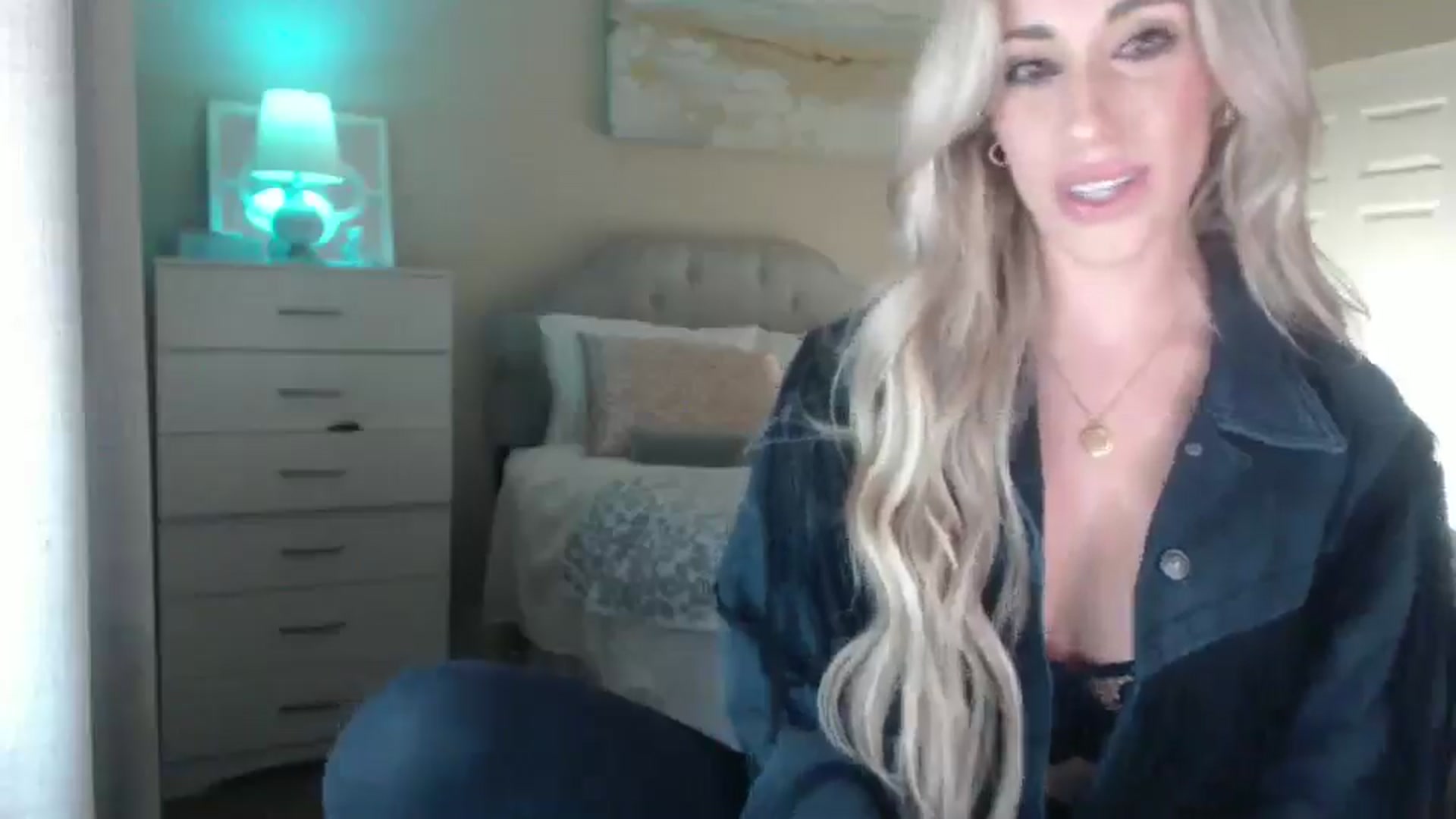 Gallery image thumbnail from Queen_bambii's myfreecams stream on, 03/25/2025, 06:36 image 4 of 20