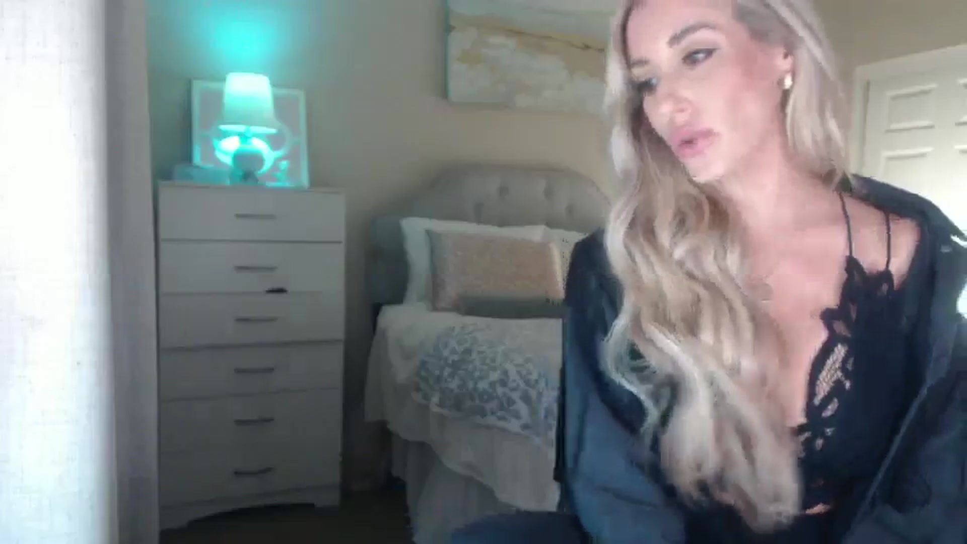 Gallery image thumbnail from Queen_bambii's myfreecams stream on, 03/25/2025, 06:36 image 9 of 20