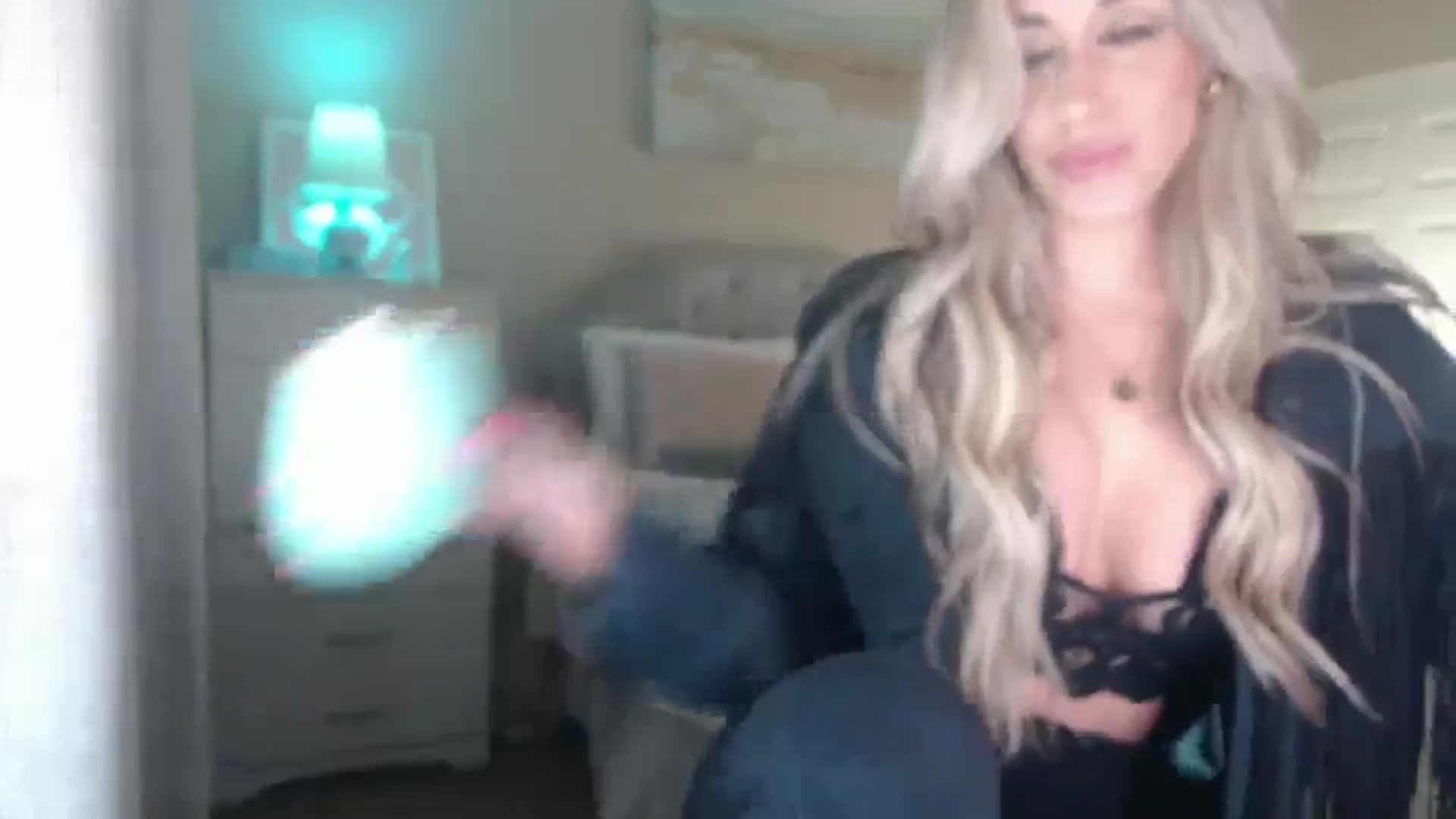 Gallery image thumbnail from Queen_bambii's myfreecams stream on, 03/25/2025, 06:36 image 19 of 20
