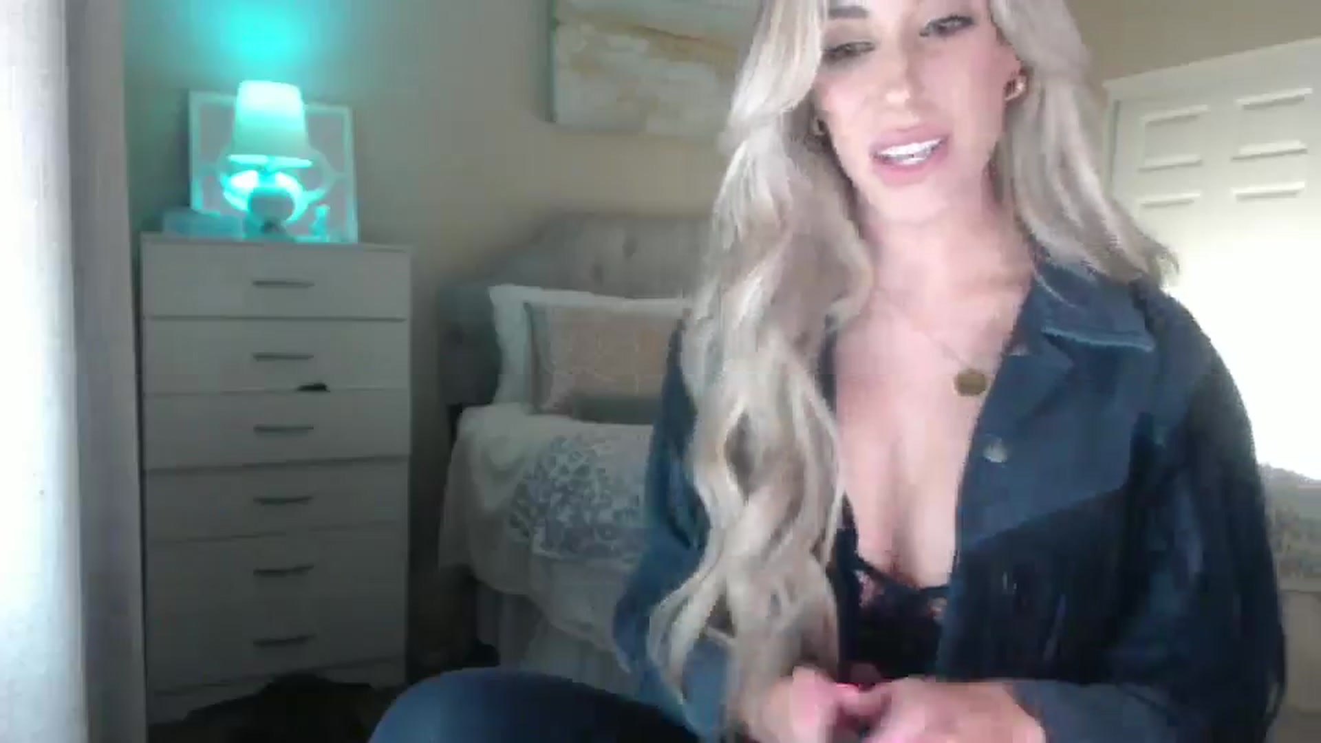 Gallery image thumbnail from Queen_bambii's myfreecams stream on, 03/25/2025, 06:36 image 5 of 20
