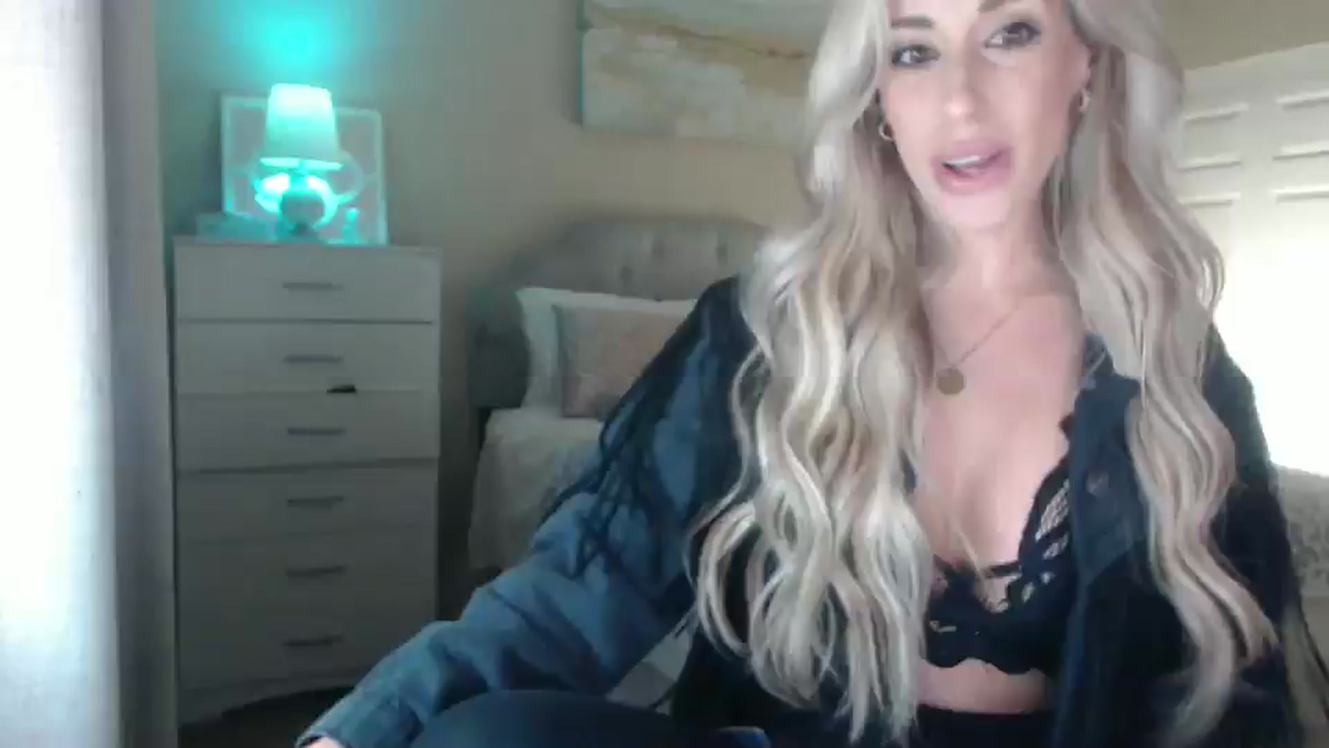 Gallery image thumbnail from Queen_bambii's myfreecams stream on, 03/25/2025, 06:36 image 1 of 20
