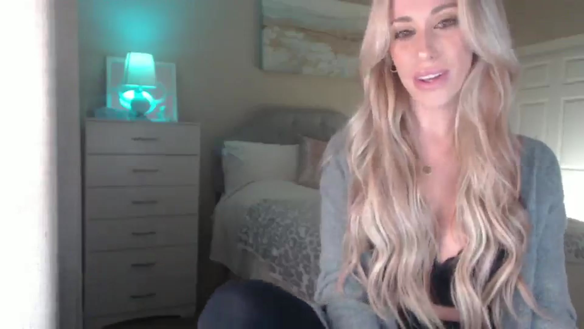 Gallery image thumbnail from Queen_bambii's myfreecams stream on, 03/27/2025, 05:29 image 6 of 20
