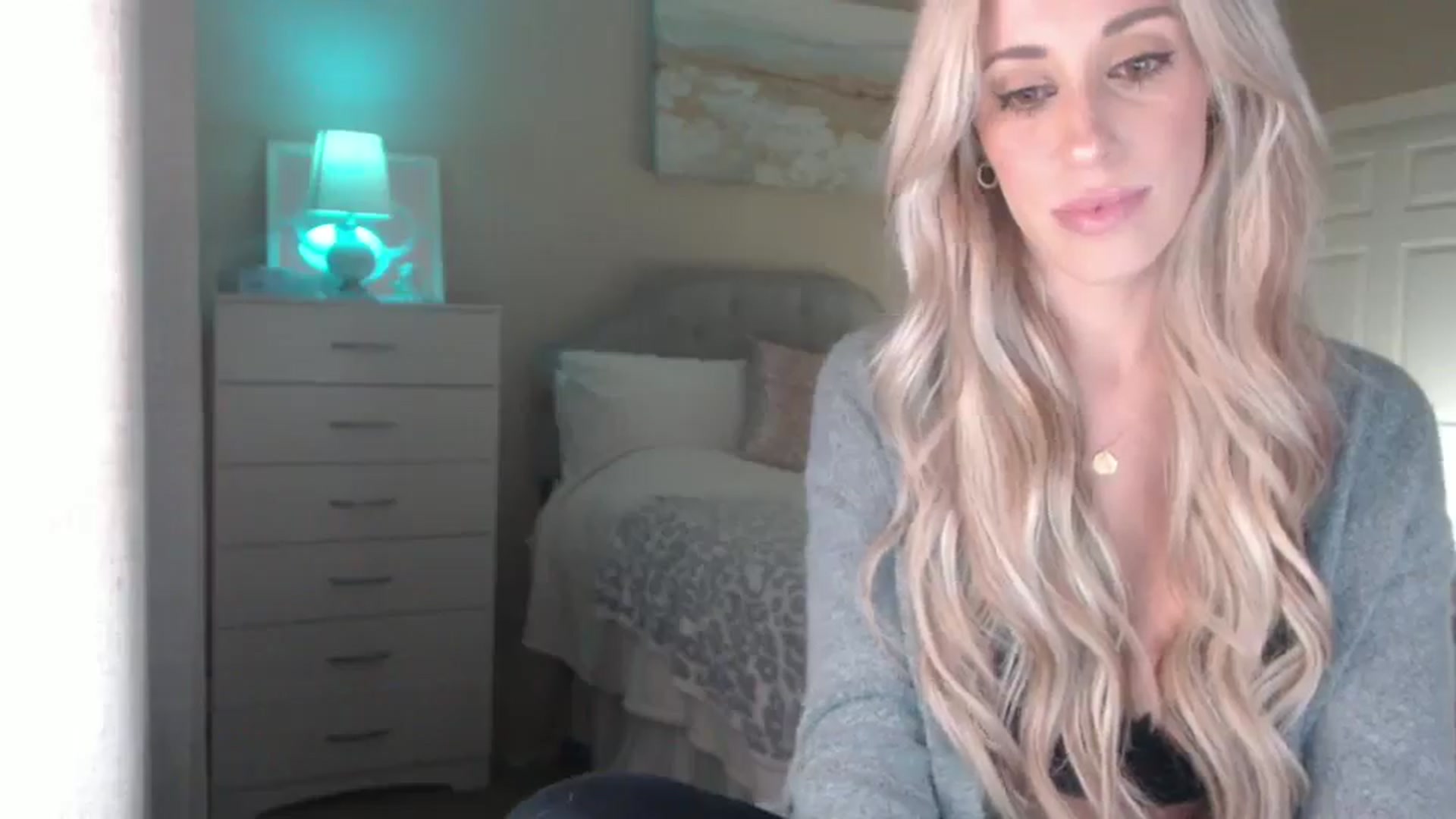 Gallery image thumbnail from Queen_bambii's myfreecams stream on, 03/27/2025, 05:29 image 9 of 20